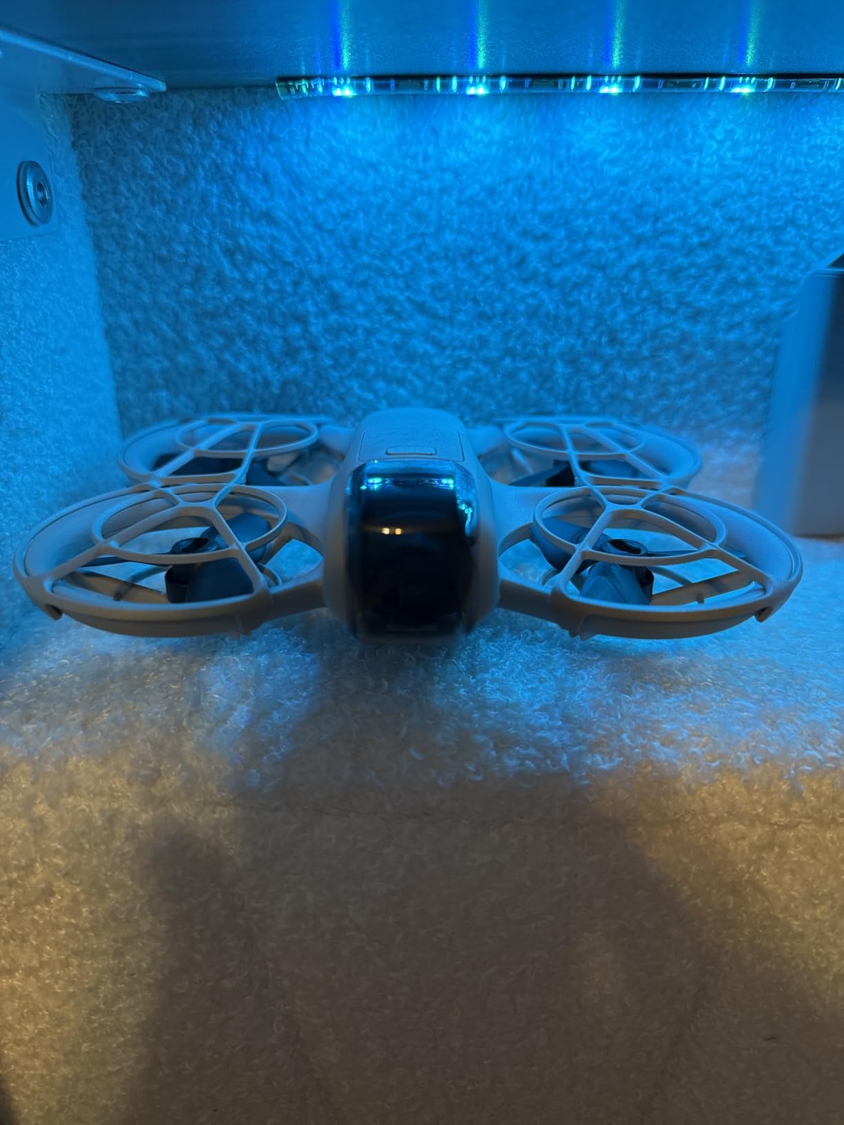 DJI Neo, Mini Drone with 4K UHD Camera for Adults, 135g Self Flying Drone that Follows You, Palm Takeoff, Subject Tracking, QuickShots, Stabilized Video, Built-In Propeller Guard (Controller-Free) - Customer Photo 2