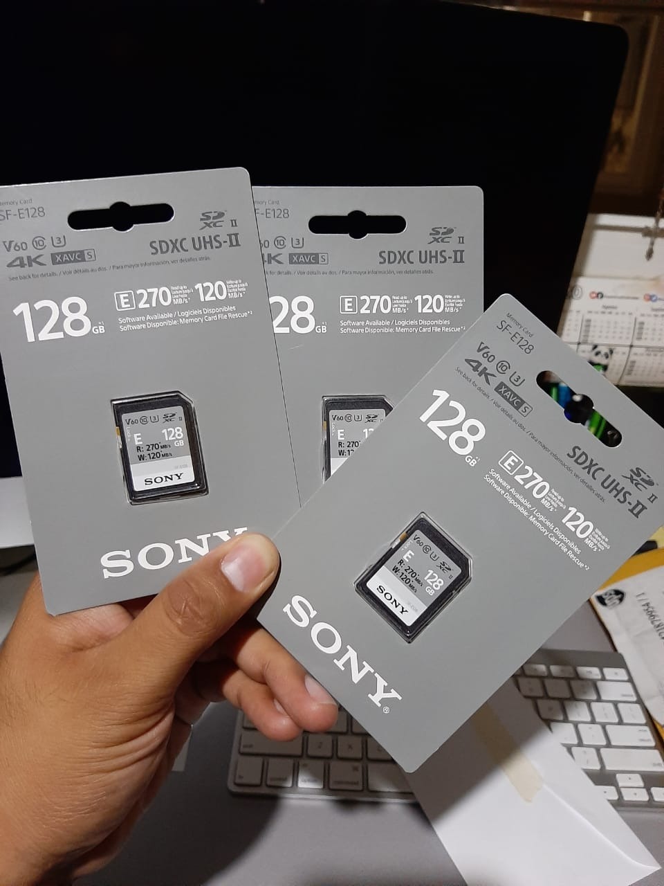 E series SDXC UHS-II Card 256GB, V60, CL10, U3, Max R270MB/S, W120MB/S (SF-E256/T1), Black, Small customer photo 2