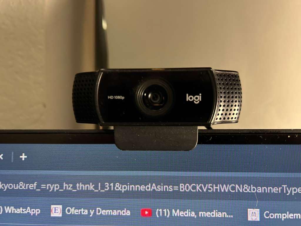 Logitech C920x HD Pro PC Webcam, Full HD 1080p/30fps Video, Clear Audio, HD Light Correction - Customer Photo 2