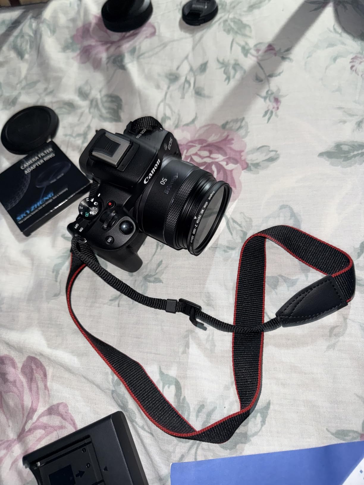 Canon RF50mm F1.8 STM Lens, Fixed Focal Length Prime Lens, Compatible with EOS R Series Mirrorless Cameras, Black - Customer Photo 3