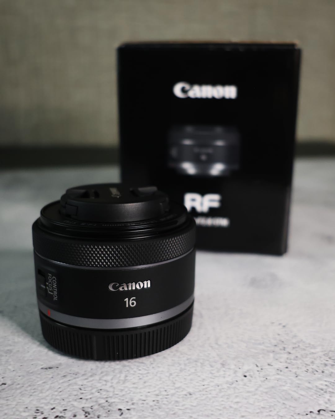 Canon RF16mm F2.8 STM Lens, Ultra Wide-Angle, Fixed Focal Length Prime Lens, Compatible with EOS R Series Mirrorless Cameras, Black - Customer Photo 3