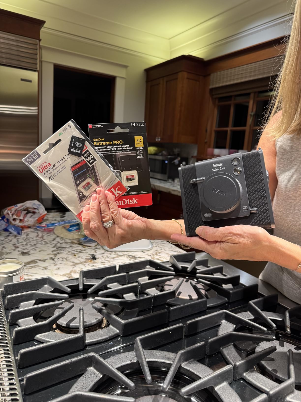 SanDisk Extreme PRO microSDXC UHS-I Memory Card 512 GB + Adapter & RescuePRO Deluxe (for Smartphones, Action Cameras or Drones, A2, Class 10, V30, U3, 200 MB/s Transfer) - Customer Photo 3