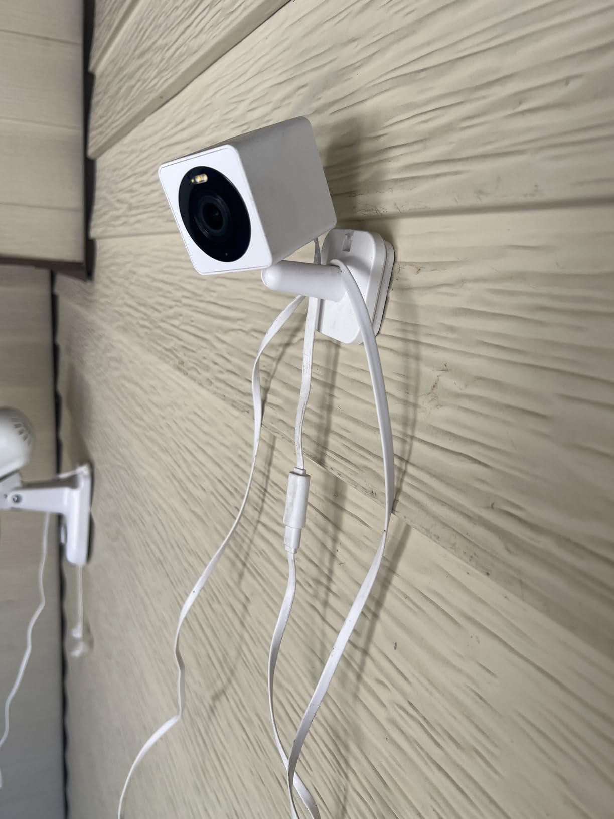 Wyze Cam OG Indoor/Outdoor 1080p Wi-Fi Smart Home Security Camera with Color Night Vision, Built-in Spotlight, Motion Detection, 2-Way Audio, Compatible with Alexa & Google, White, Free Expert Setup - Customer Photo 2