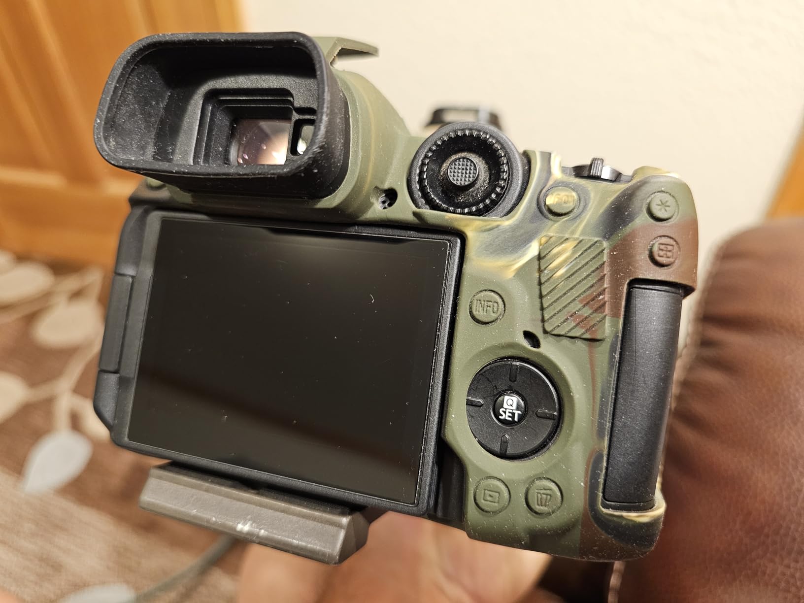 EOS R8 RP Eyecup Eyepiece，Soft Silicon Extended Camera Eye Cup Viewfinder Special Designed for Canon EOS R8 RP Mirrorless Digital Camera - Customer Photo 1