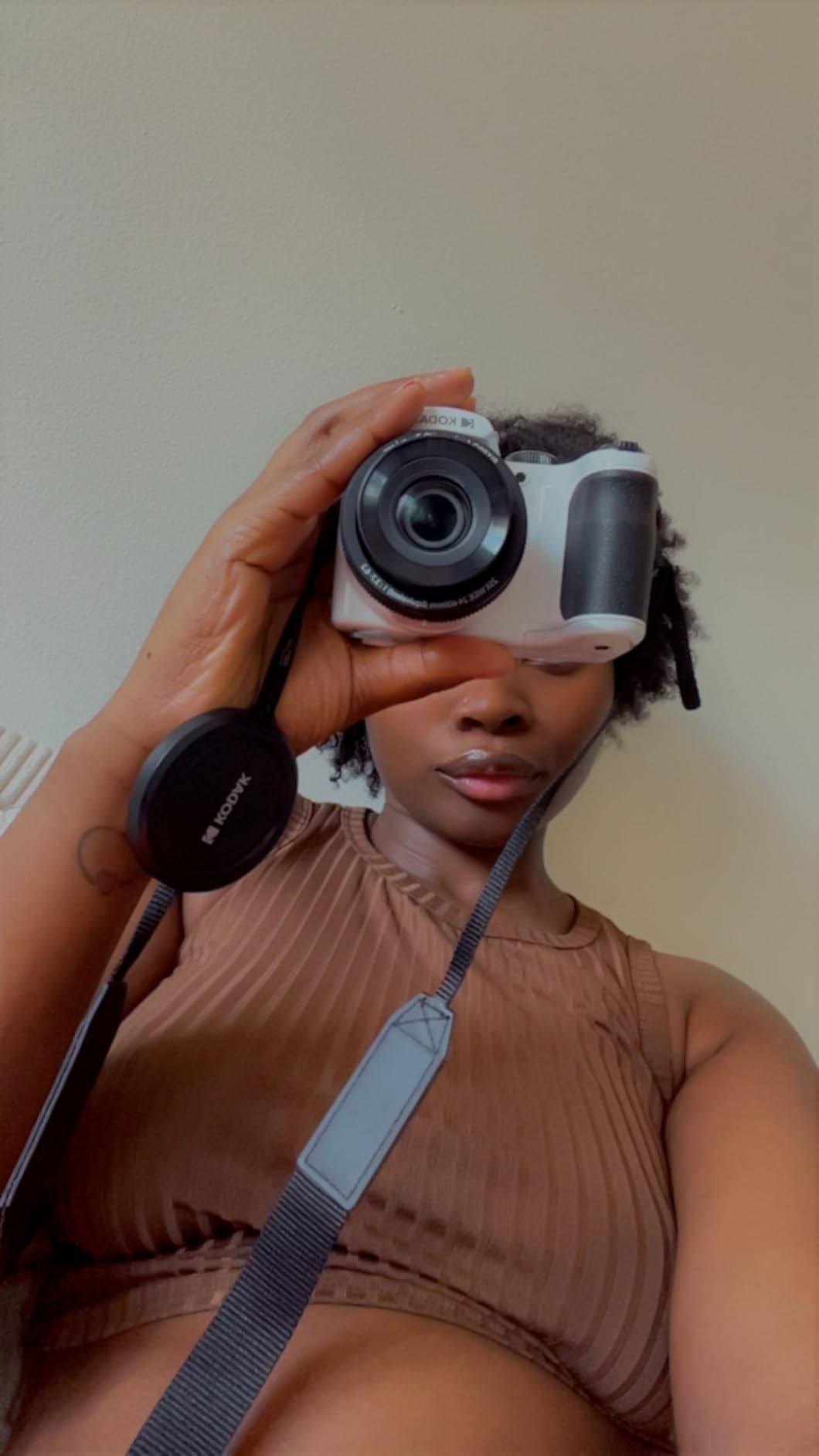 KODAK PIXPRO AZ255 16MP Digital Camera, 25x Optical Zoom, AA, OIS, White | 1080p Full HD Video, 24mm Wide Angle Lens, 3 Inch LCD, Bridge Camera, Wildlife and Travel Photography, SD Card customer photo 1
