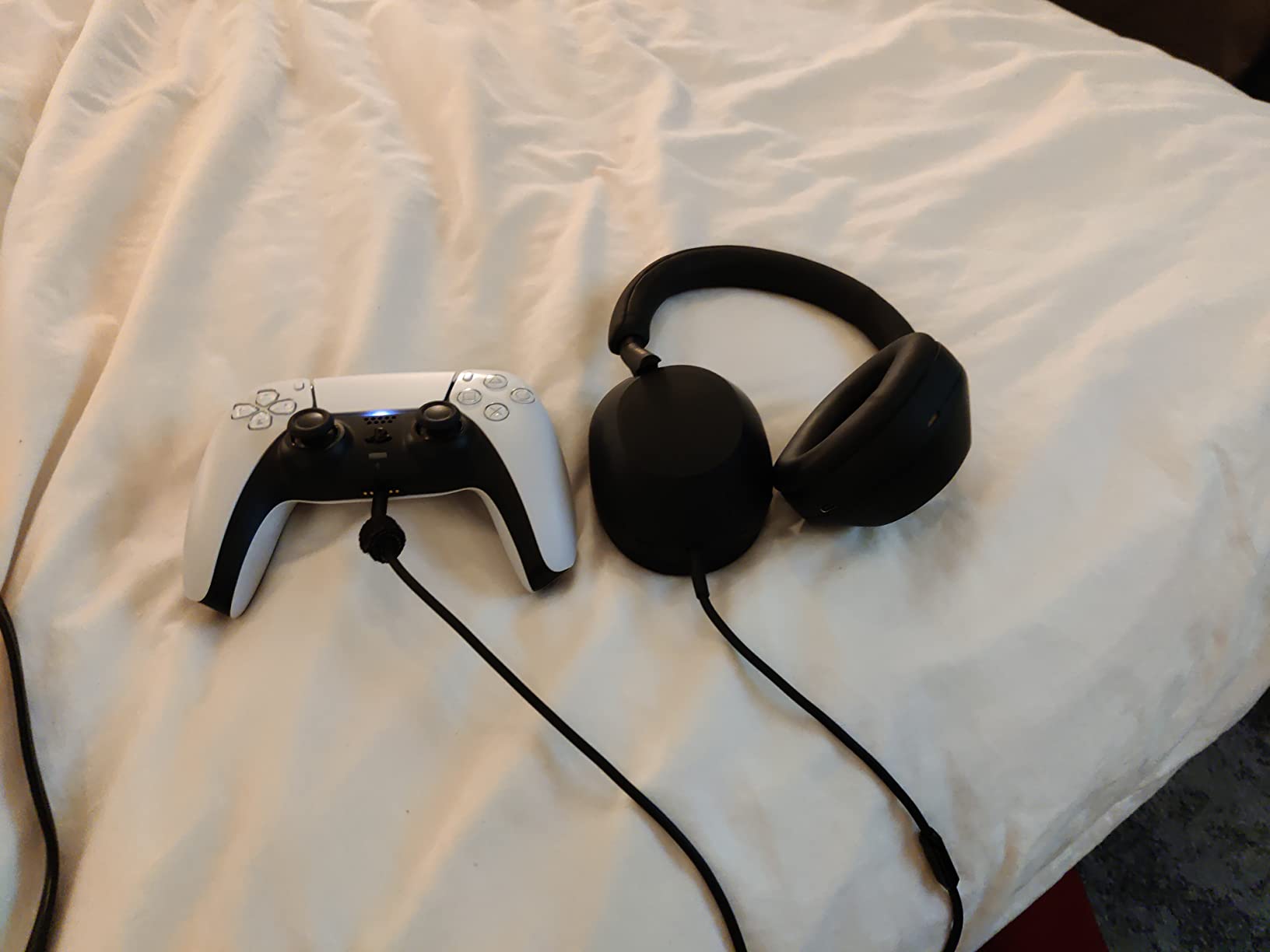 Sony WH-1000XM5 Premium Noise Canceling Headphones, Auto NC Optimizer, 30-Hour Battery, Alexa Voice Control customer photo 1