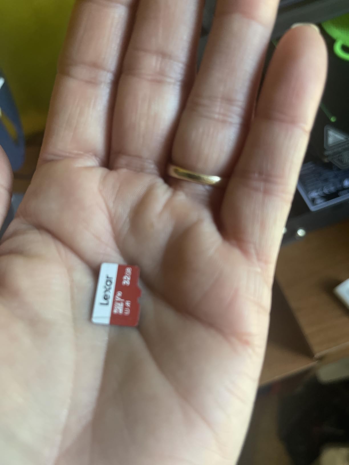 Lexar E-Series 256GB Micro SD Card, microSDXC UHS-I Flash Memory Card with Adapter, 100MB/s, C10, U3, A1, V30, Full HD, 4K UHD, High Speed TF Card - Customer Photo 3