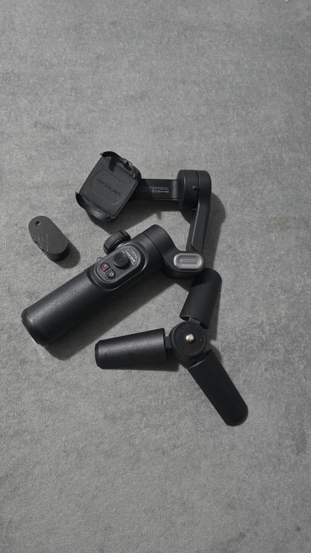 AOCHUAN Phone Gimbal Stabilizer 3-Axis Smartphone Foldable Handheld Gimbal for iPhone with Focus Wheel TikTok YouTube Vlog Stabilizer for iPhone 17 16 15 14 13 Pro Max Android - Smart XE customer photo 2