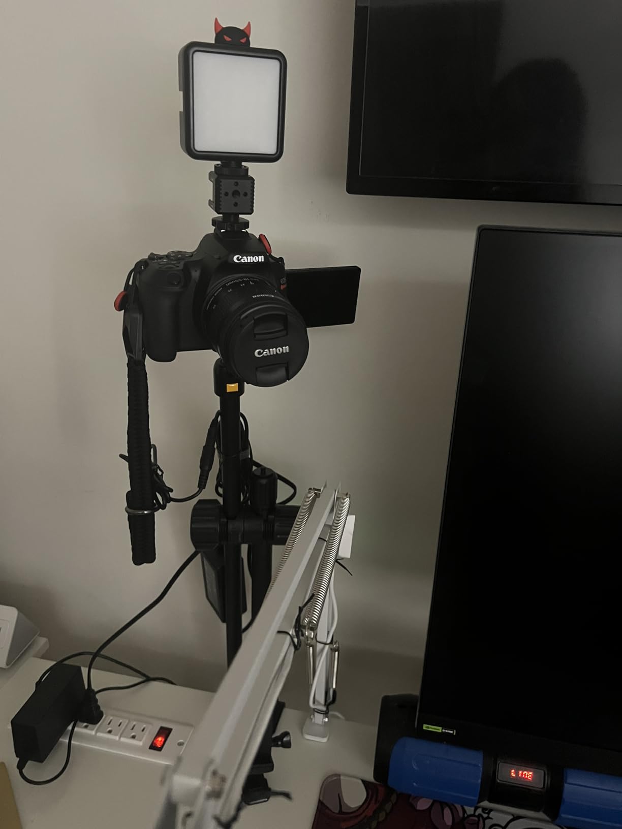 Canon EOS Rebel SL3 DSLR Camera w/EF-S 18-55mm F/4-5.6 STM Zoom Lens + 64GB Memory, Case, Tripod, Flash, Remote, and More (32pc Bundle) (Renewed) - Customer Photo 1