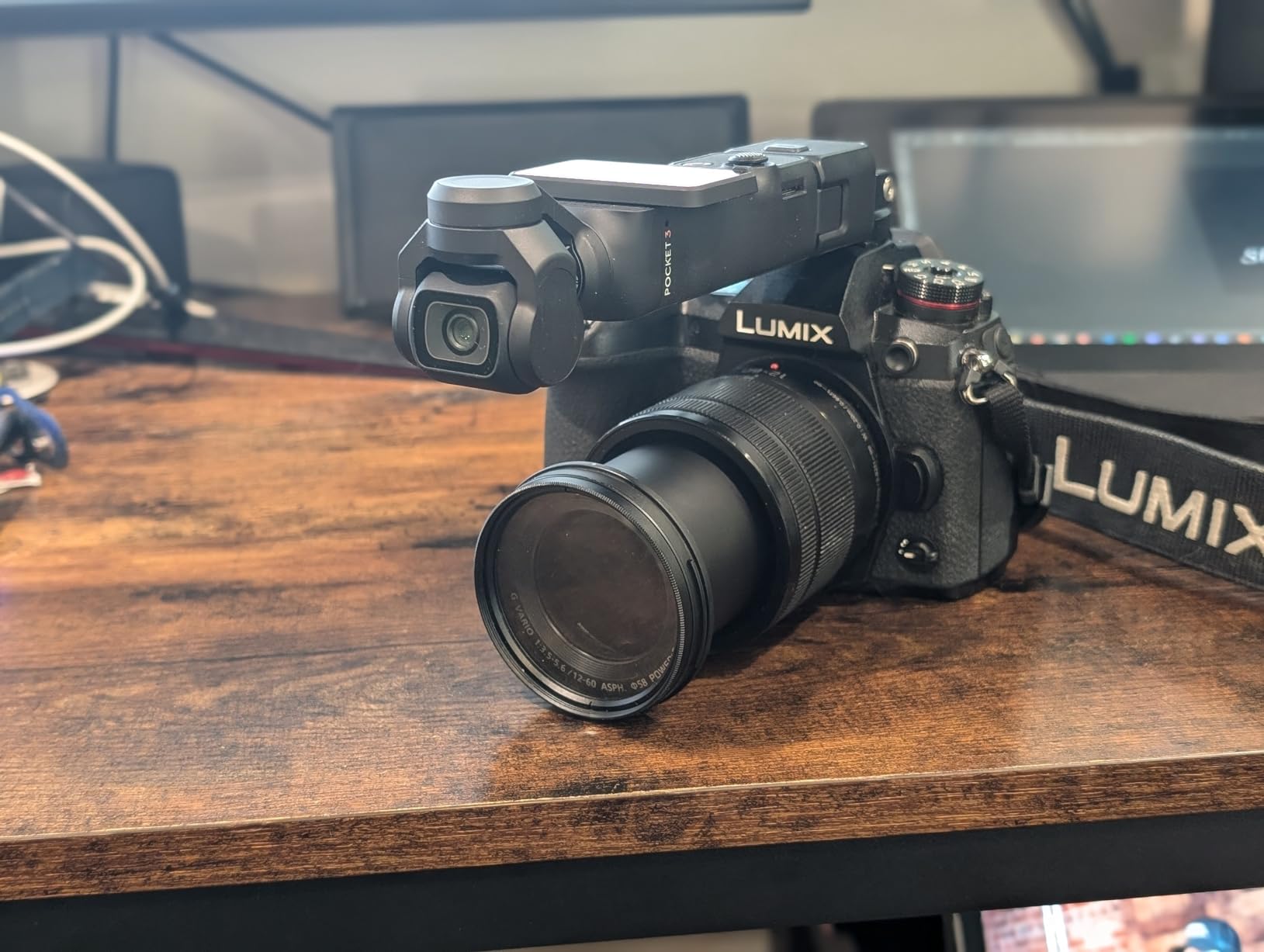 DJI Osmo Pocket 3, Vlogging Cameras with 1'' CMOS & 4K/120fps Vlog Camera, 3-Axis Stabilization, Fast Focusing, Face/Object Tracking, Digital Vlogging Camera for YouTube - Customer Photo 1