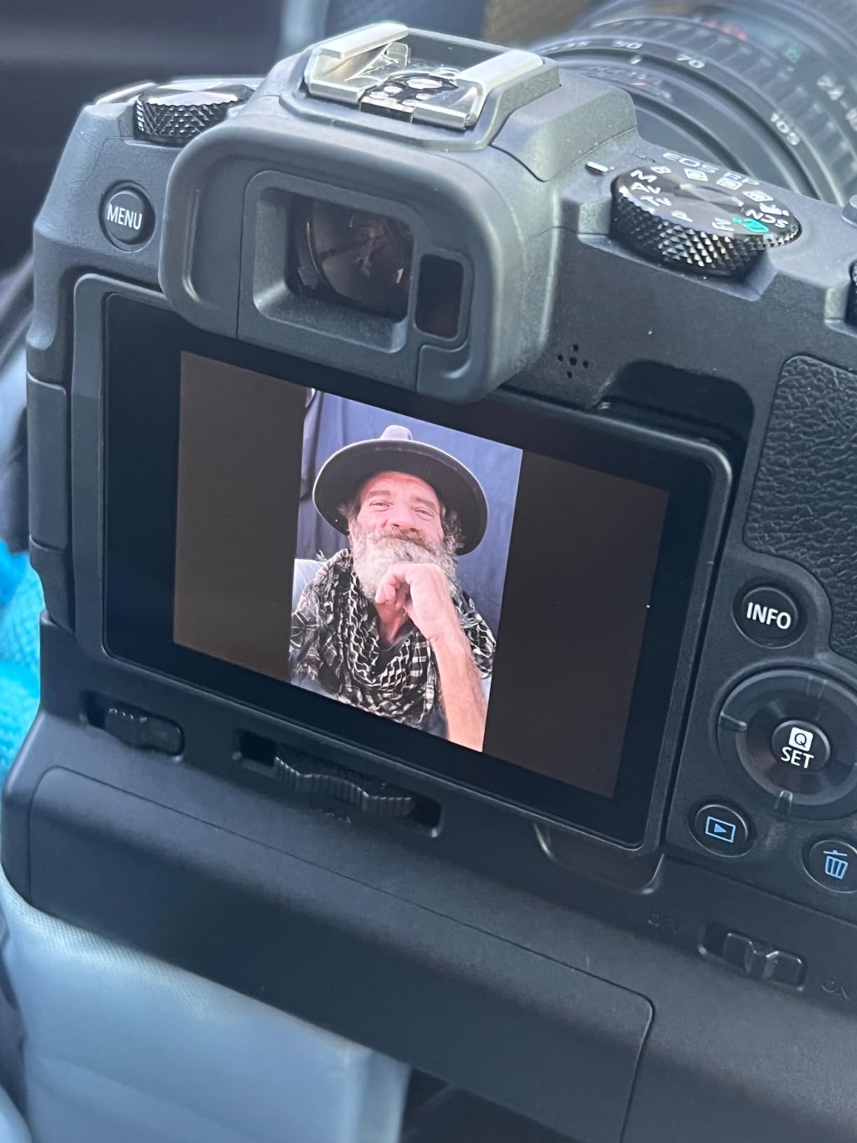 Vertical Power Battery Grip for Canon EOS RP EOS-RP EOS R8 DSLR Camera, Battery Holder for 2X LP-E17 Battery (Battery is not Included) - Customer Photo 2