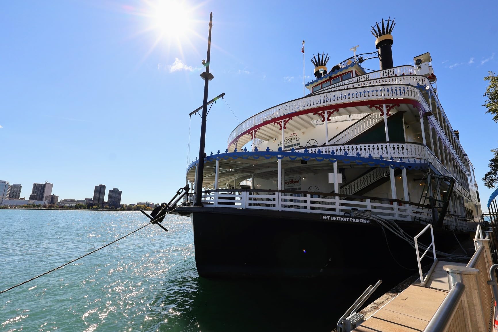 Canon RF-S10-18mm F4.5-6.3 is STM Ultra-Wide-Angle Zoom Lens, Mirrorless, 4.0 Stops of Shake Reduction - Customer Photo 3