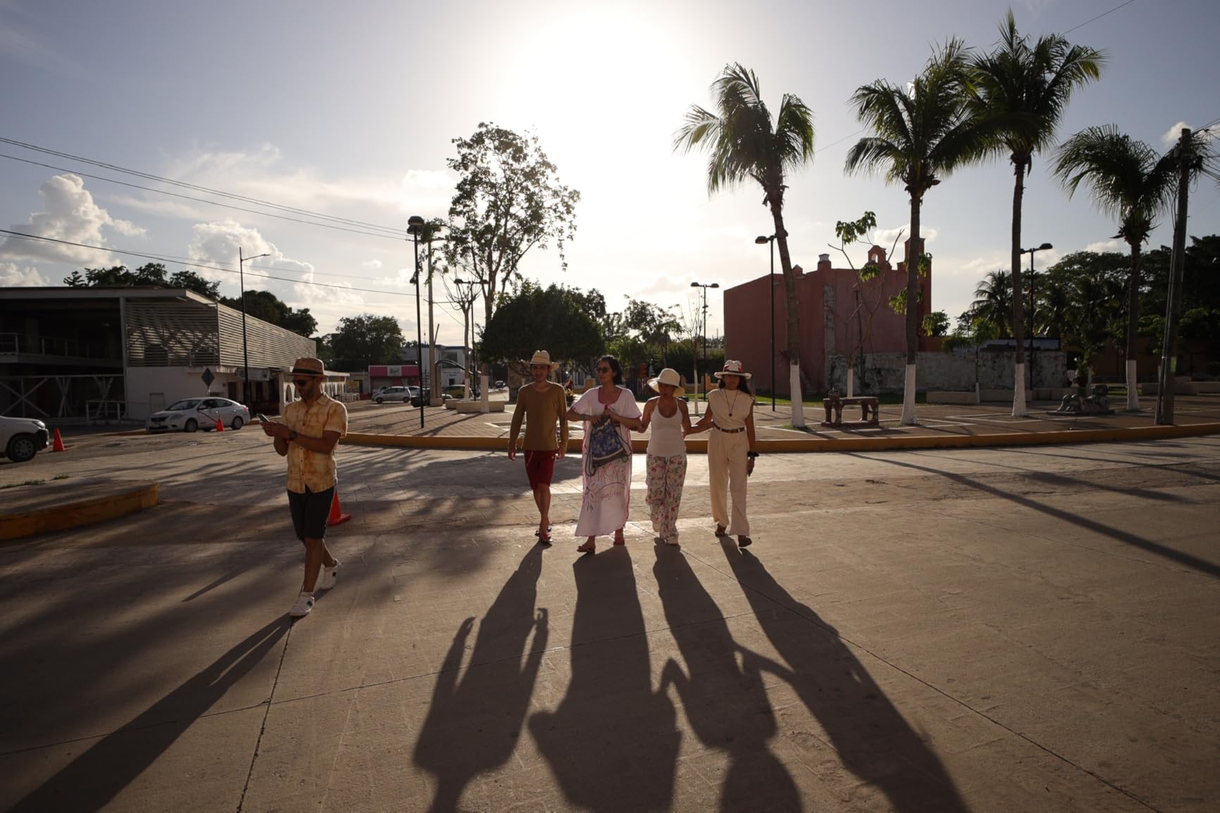 Canon RF-S10-18mm F4.5-6.3 is STM Ultra-Wide-Angle Zoom Lens, Mirrorless, 4.0 Stops of Shake Reduction, Great for Vlogging & Selfies, Compact & Lightweight, for Video, Travel, Landscapes & Interiors - Customer Photo 5