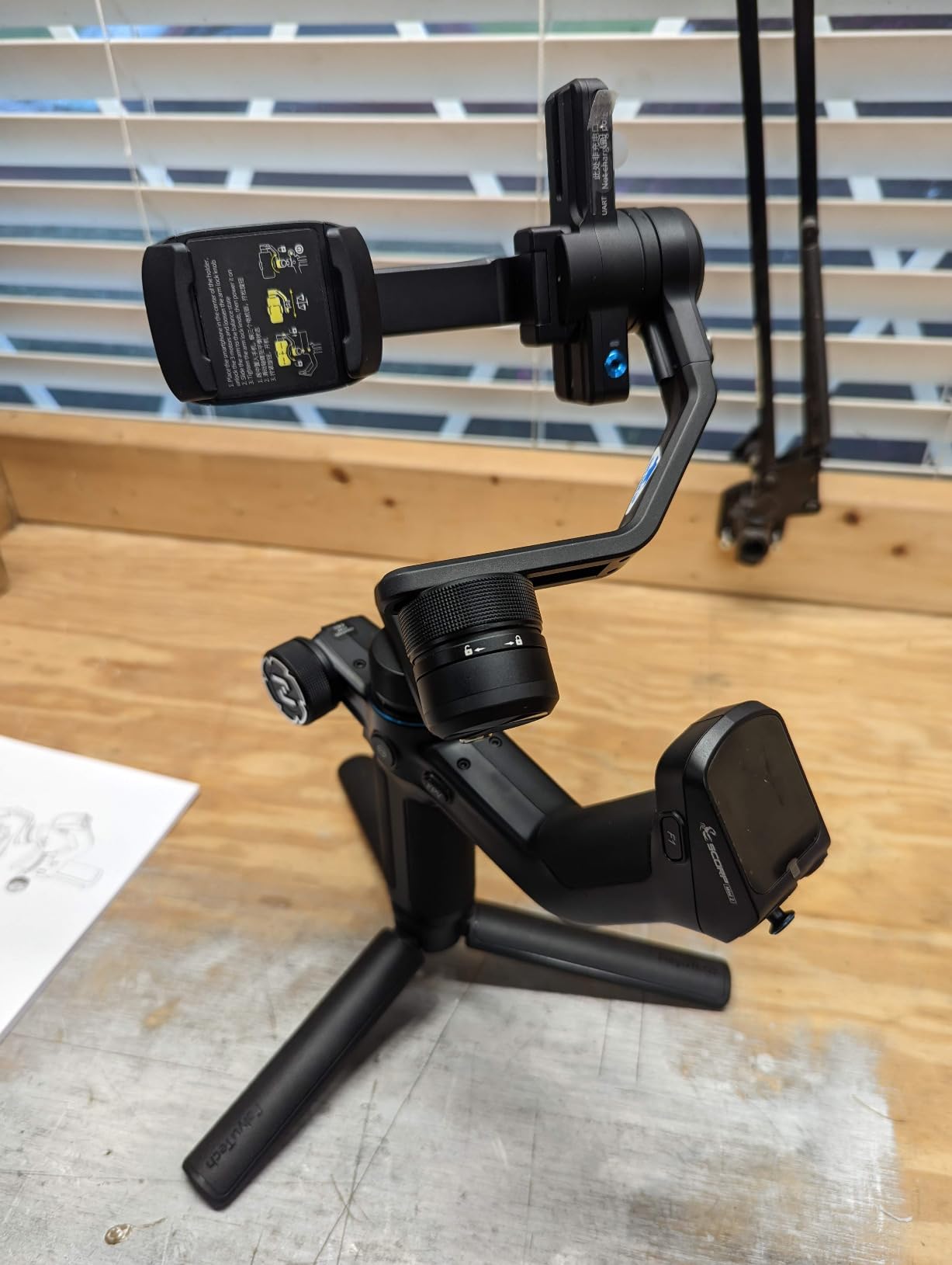 Feiyu SCORP Mini-2 All-in-1 Gimbal Stabilizer Mirrorless Cameras, Action Camera and Smartphones. Built in AI Facial Tracking Sensor | Gesture Control | Dual-Handle Grip | Payload 2.65 lbs - Black - Customer Photo 2