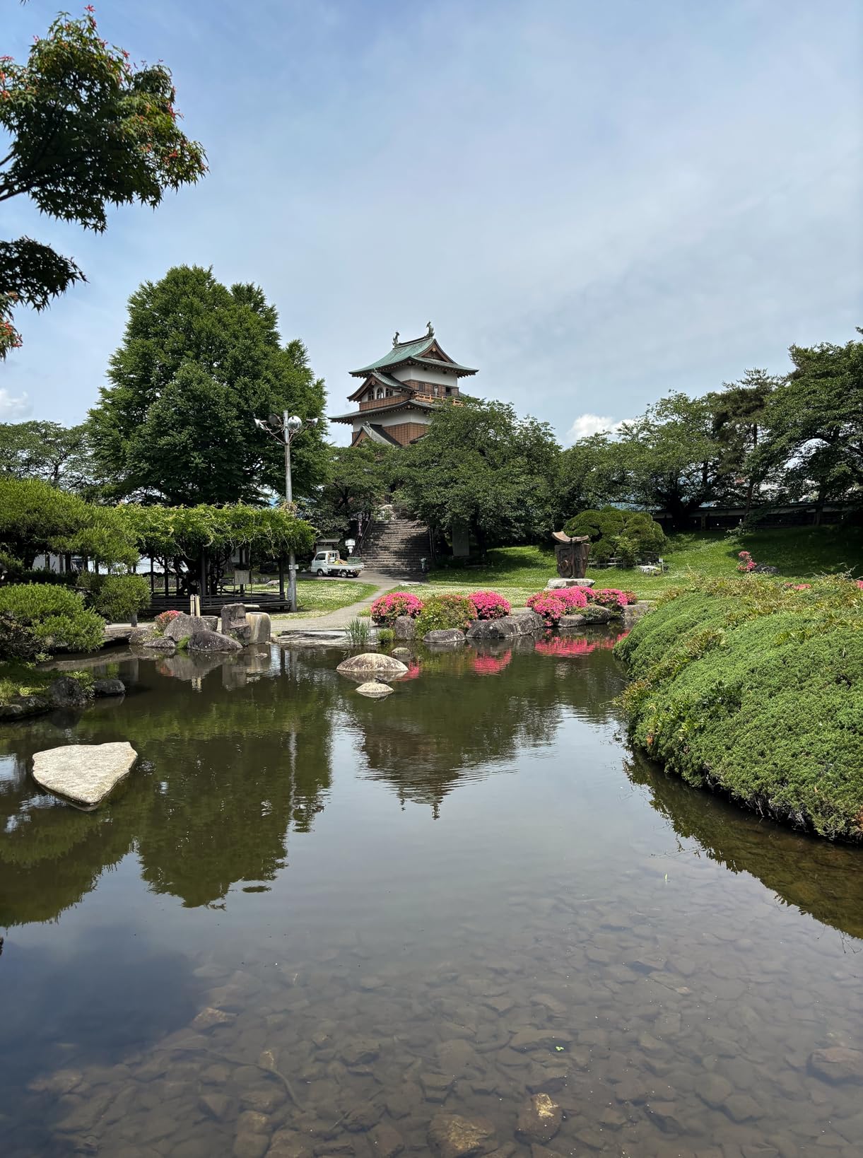 Canon EOS R50 Vlogging Creator Kit, Hybrid Mirrorless Camera with RF-S10-18mm F4.5-6.3 IS STM Lens and Tripod Grip, Wide-angle Lens, 24.2 MP CMOS (APS-C) Sensor, Vlogging Camera, Black - Customer Photo 1