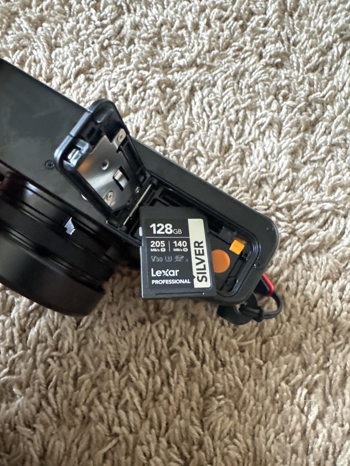 Lexar 128GB Professional Silver SD Card, UHS-I, C10, U3, V30, 4K, Up to 205/140 MB/s SDXC Memory Card, for Professional Photographer, Videographer, Enthusiast (LSDSILV128G-BNNNU) - Customer Photo 4