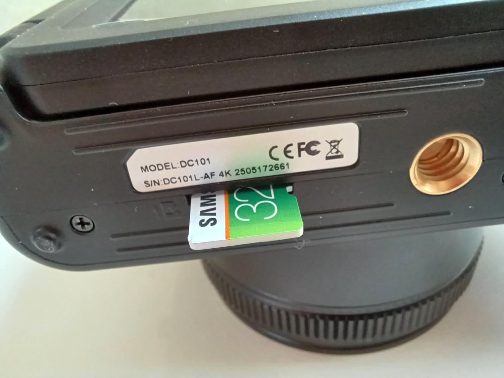 4K Digital Camera for Photography and Video, Autofocus 48MP Vlogging Camera for YouTube with 3'' 180°Flip Screen 16X Zoom Compact Travel Cameras with SD Card, 2 Batteries, Anti-Shake, Flash (Black) - Customer Photo 4