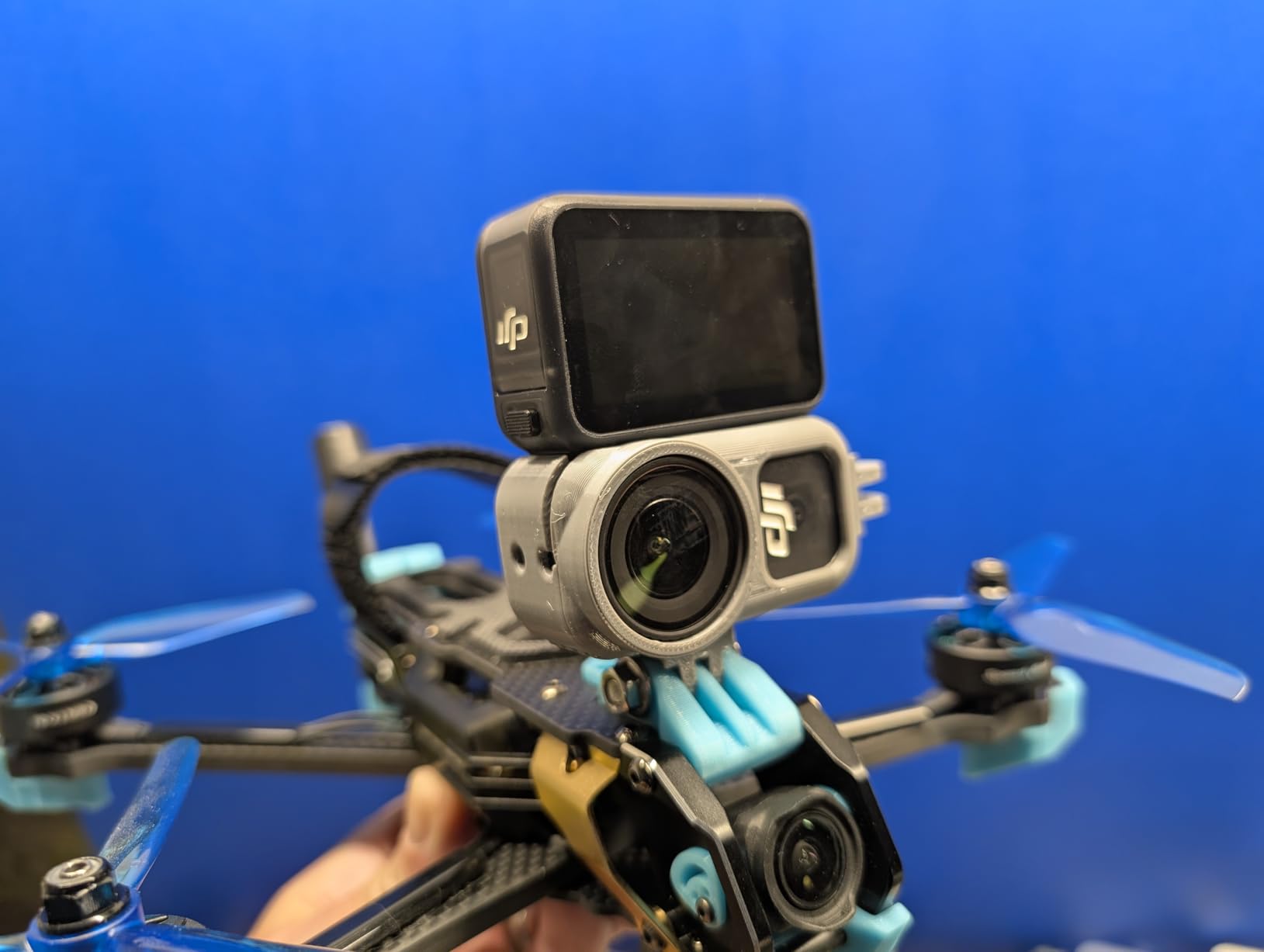 DJI Osmo Nano Standard Combo (128GB) - Small 4K/60fps Vlogging Camera with a 1/1.3″ Sensor, 143° Wide FOV Video, 200-Min Recording, Swift Content Transfer, Magnetic POV Cam 4K for Sports, Vlog - Customer Photo 2