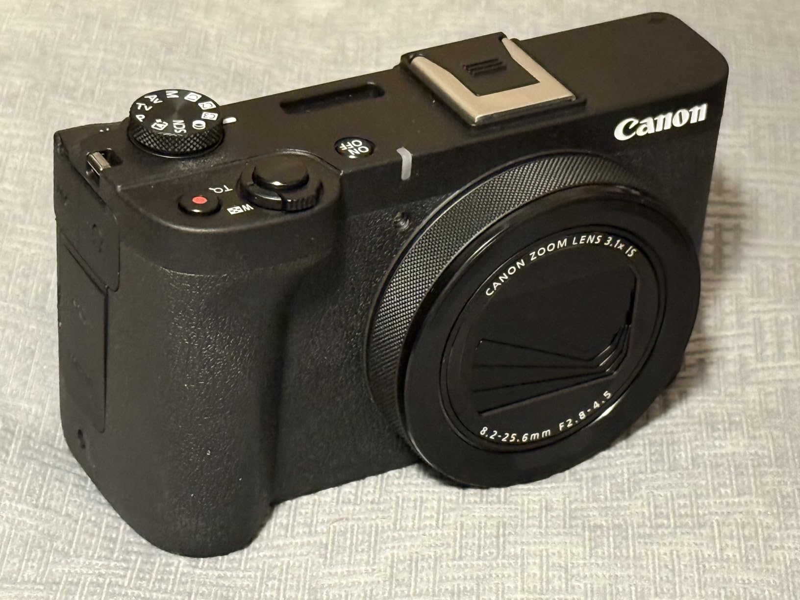 Canon PowerShot V1, Hybrid Camera, Built-in Ultra-Wide-Angle Zoom Lens, 4K Video, Vlogging, Live Streaming, Content Creation, Compact Design - Customer Photo 1