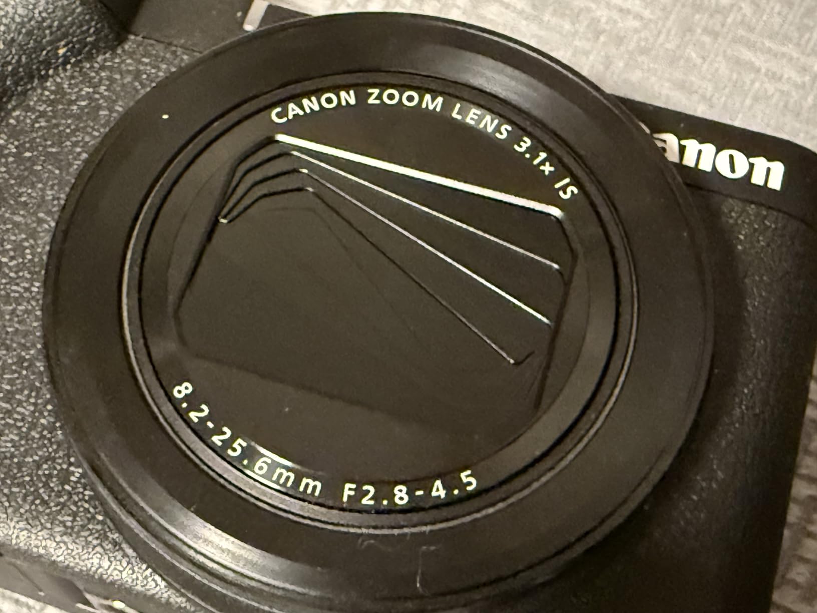 Canon PowerShot V1, Hybrid Camera, Built-in Ultra-Wide-Angle Zoom Lens, 4K Video, Vlogging, Live Streaming, Content Creation, Compact Design - Customer Photo 2