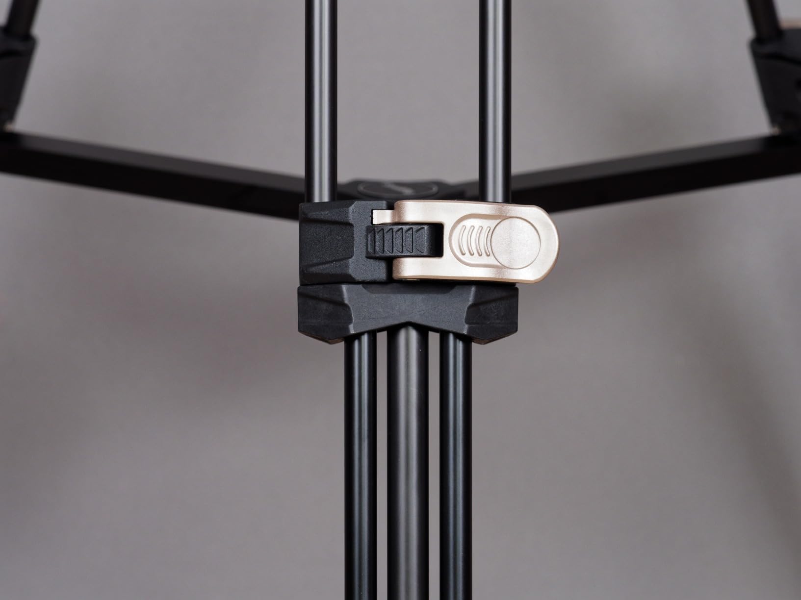 SmallRig Heavy-Duty Carbon Fiber Tripod with FreeSpeed One-Step Height Adjust, 75