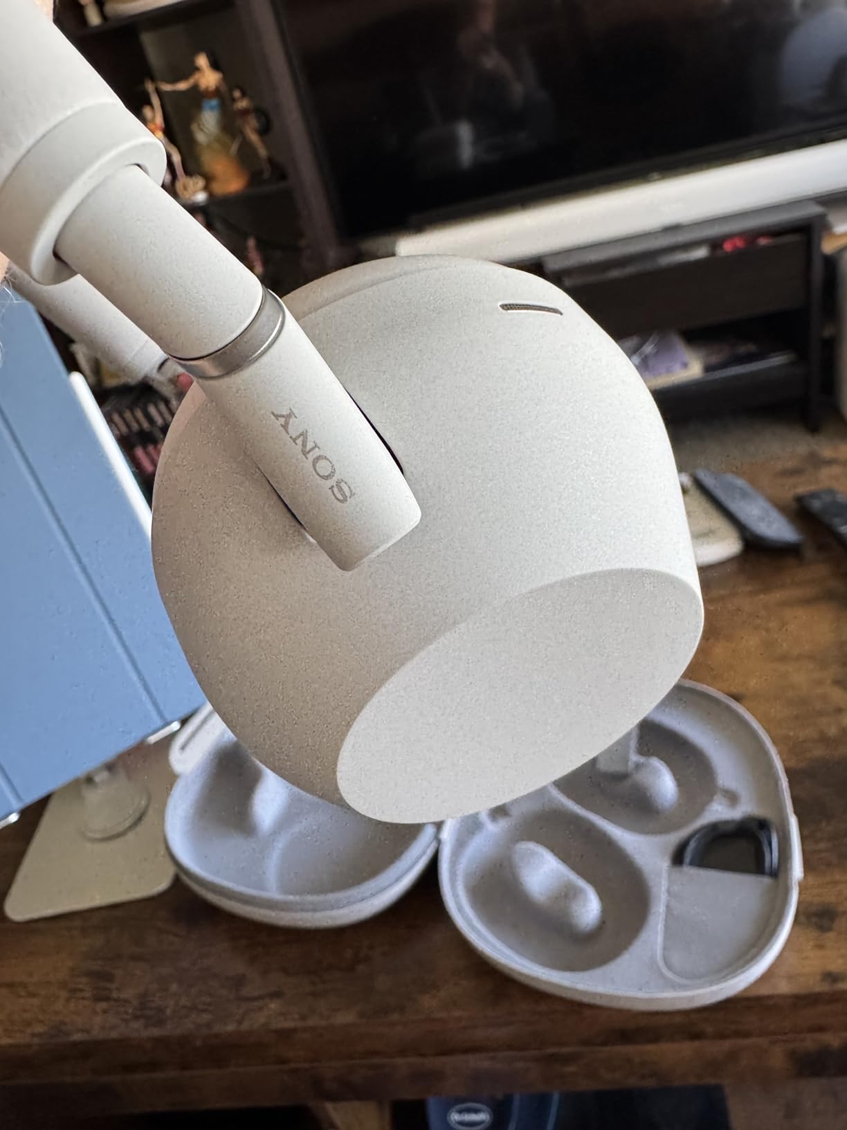 Sony WH-1000XM6 The Best Noise Canceling Wireless Headphones, HD NC Processor QN3, 12 Microphones, Adaptive NC Optimizer, Studio-Quality, 30-Hour Battery, Black customer photo 1