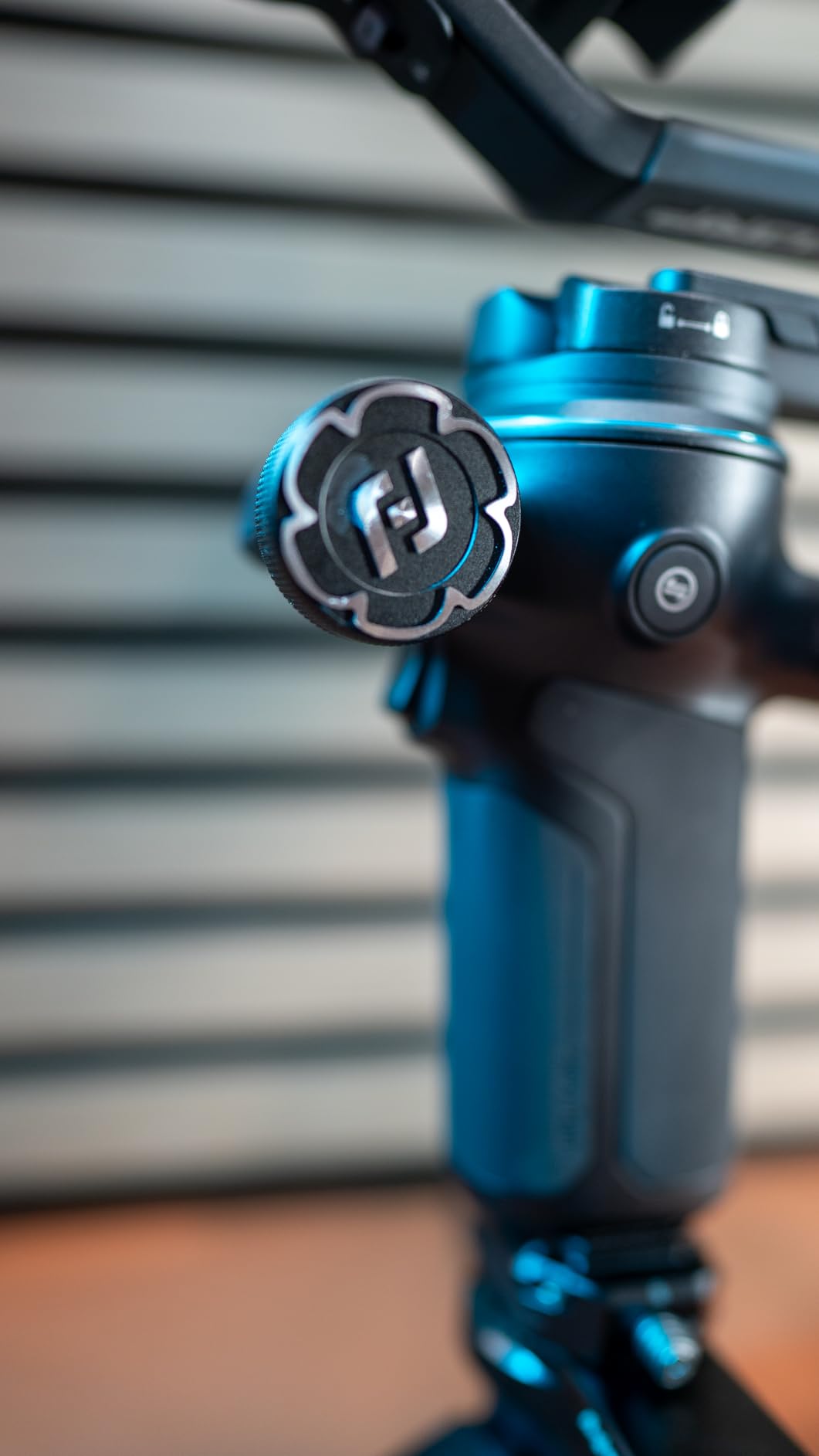 FeiyuTech SCORP 3 KIT Gimbal Stabilizer for DSLR and Mirrorless Camera,Built-in AI Tracking,Detachable Handle,3-Axis Gimbal for Sony/Canon/Nikon/Fujifilm, Max 7.721lbs,Touch Screen with Case - Customer Photo 2