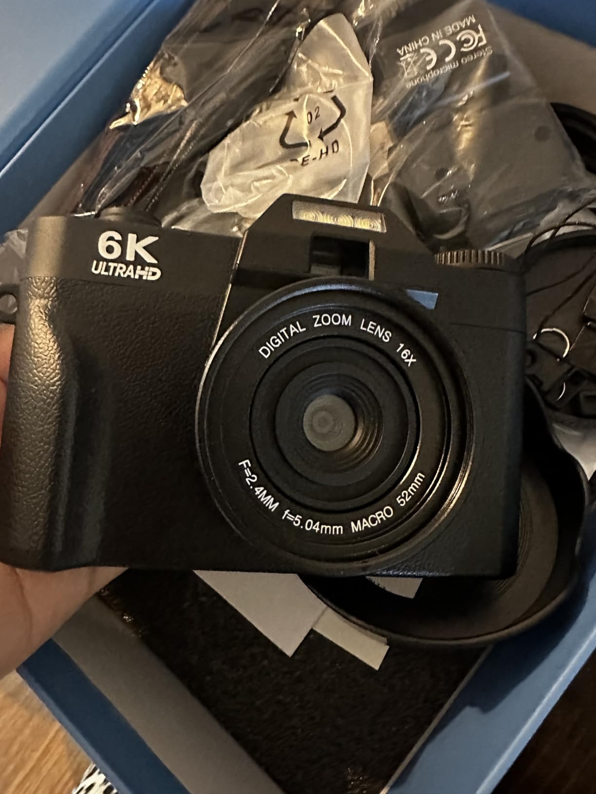 FLATIC Cameras for Photography, 6K 64MP Digital Camera with WiFi & Microphone for Youtuber, 16X Zoom Vlogging Camera with 180°Flip Screen, 64GB Card, 2 Batteries, Macro & Wide-Angle Lens, Card Reader - Customer Photo 2