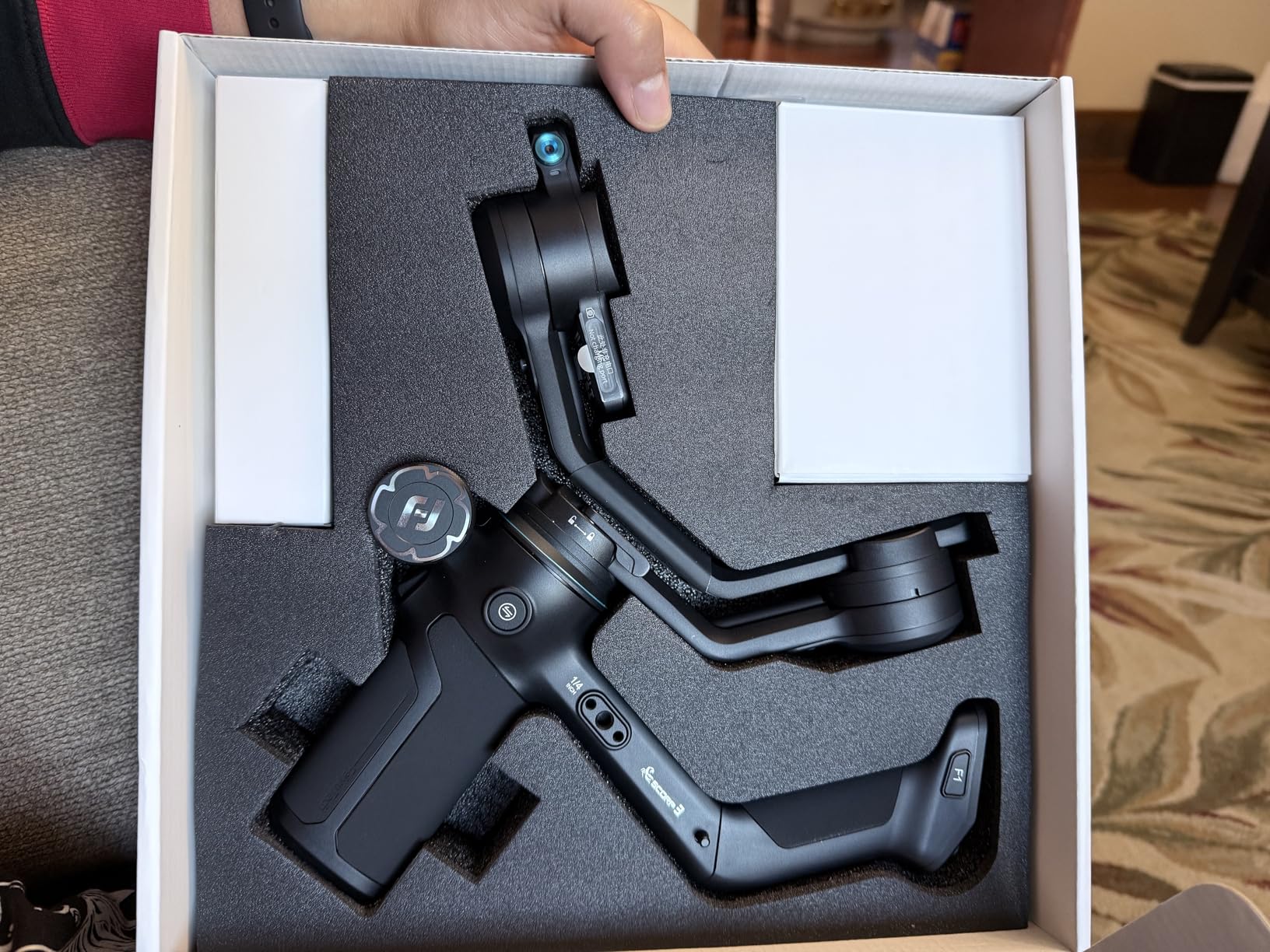 FeiyuTech SCORP 3 Gimbal Stabilizer for Camera, Built-in AI Tracking Sensor & Detachable Remote Control, 3.5KG Payload Camera Stabilizer with Touch Screen, Vertical Shooting - Customer Photo 2