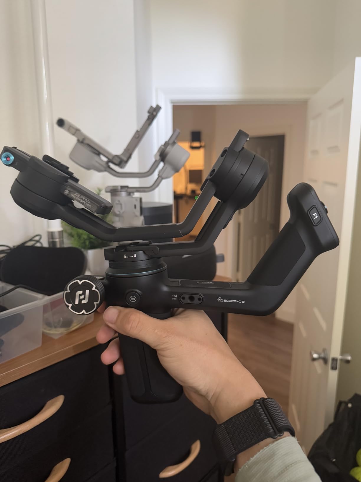 FeiyuTech SCORP-C2 Gimbal Stabilizer with AI Tracking, 7.72lb Payload, OLED Screen & Wireless Control | Quick Vertical Shoot, for Sony A7 III/A7 IV/ZV-E10/Canon EOS R5/R6 Mark II/850D/Nikon Z5/Z6 III - Customer Photo 4