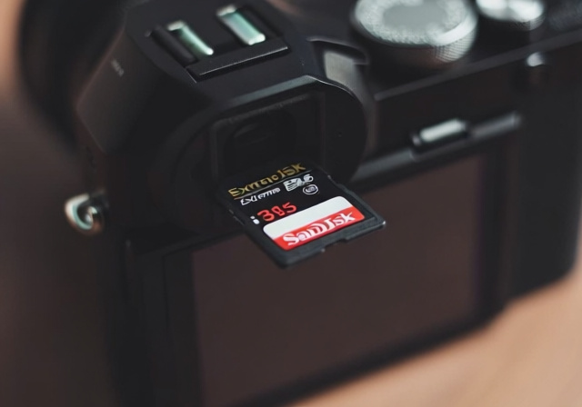 Best Memory Cards For Fujifilm X100VI: 6 Cards Tested in 2025 - Markus Hagner Photography