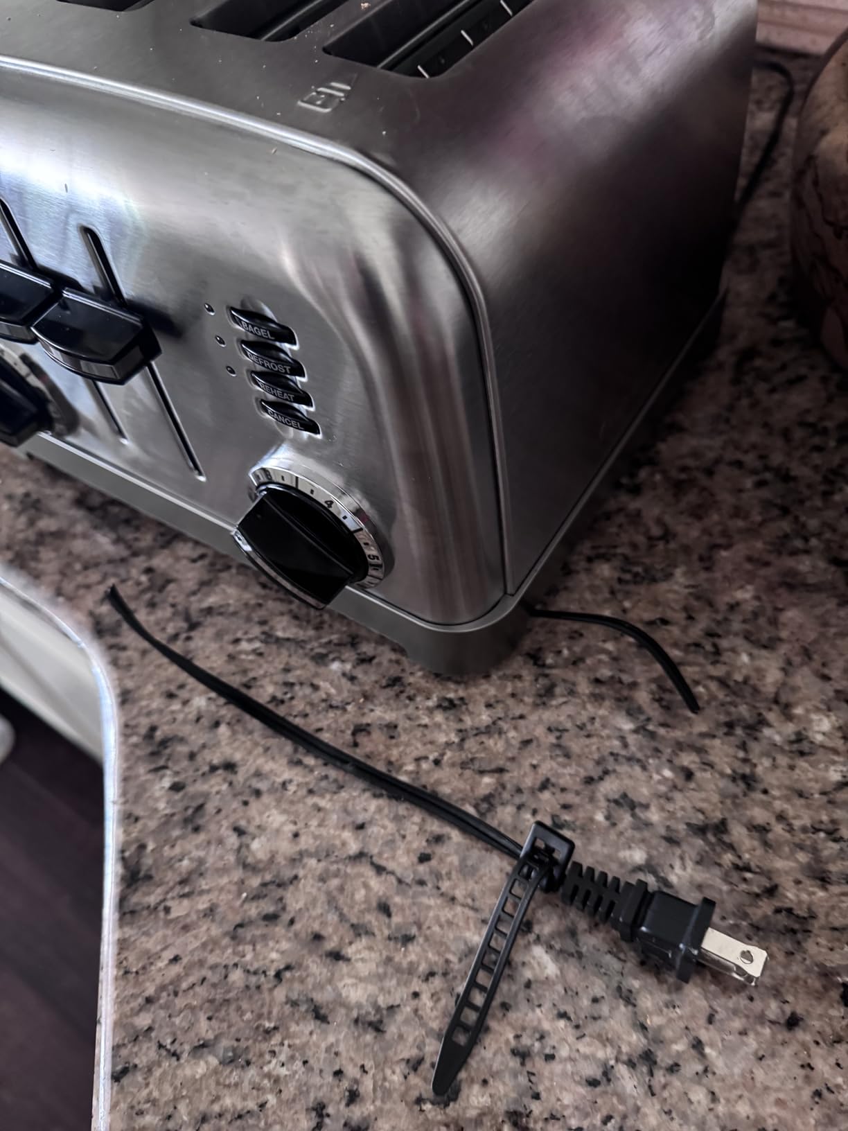 Cuisinart CPT-180P1 4 Slice Compact Stainless Steel Toaster with Extra-Wide Slots for Bread, French Toast, Bagels & Pastries - Customer Photo 5