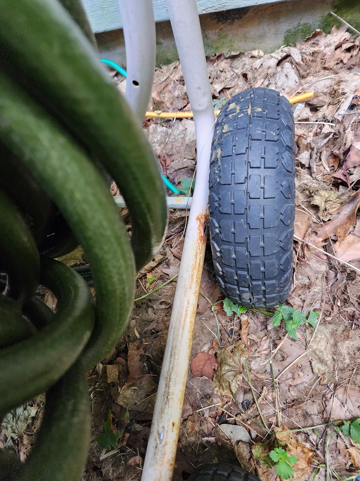 Liberty Garden Industrial 4 Wheel 300 Foot of 0.625 Inch Hose Steel Frame Water Hose Reel Cart for Backyard, Garden, or Lawn, Beige - Customer Photo 1