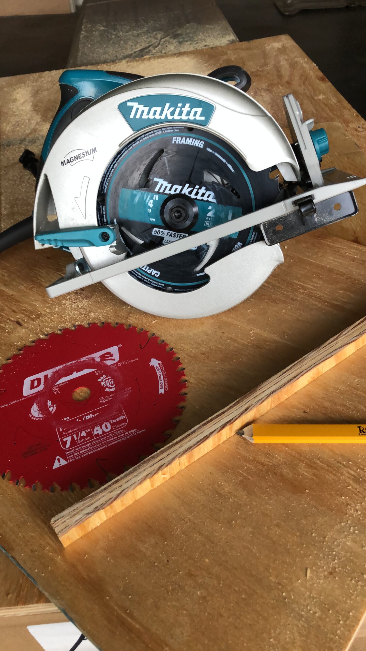 Makita 5007Mg Magnesium 7-1/4-Inch Circular Saw - Customer Photo 1