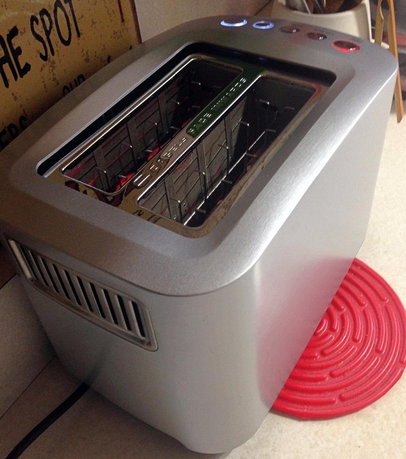 Breville BTA820XL Die-Cast Smart Toaster, 2 Slice, Brushed Stainless Steel - Customer Photo 4