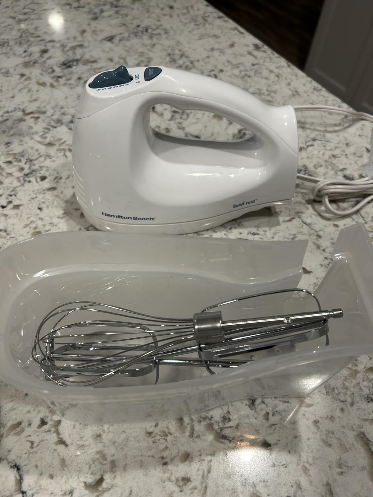 Hamilton Beach 6-Speed Electric Hand Mixer with Whisk, Traditional Beaters, Snap-On Storage Case, 250 Watts, White - Customer Photo 2