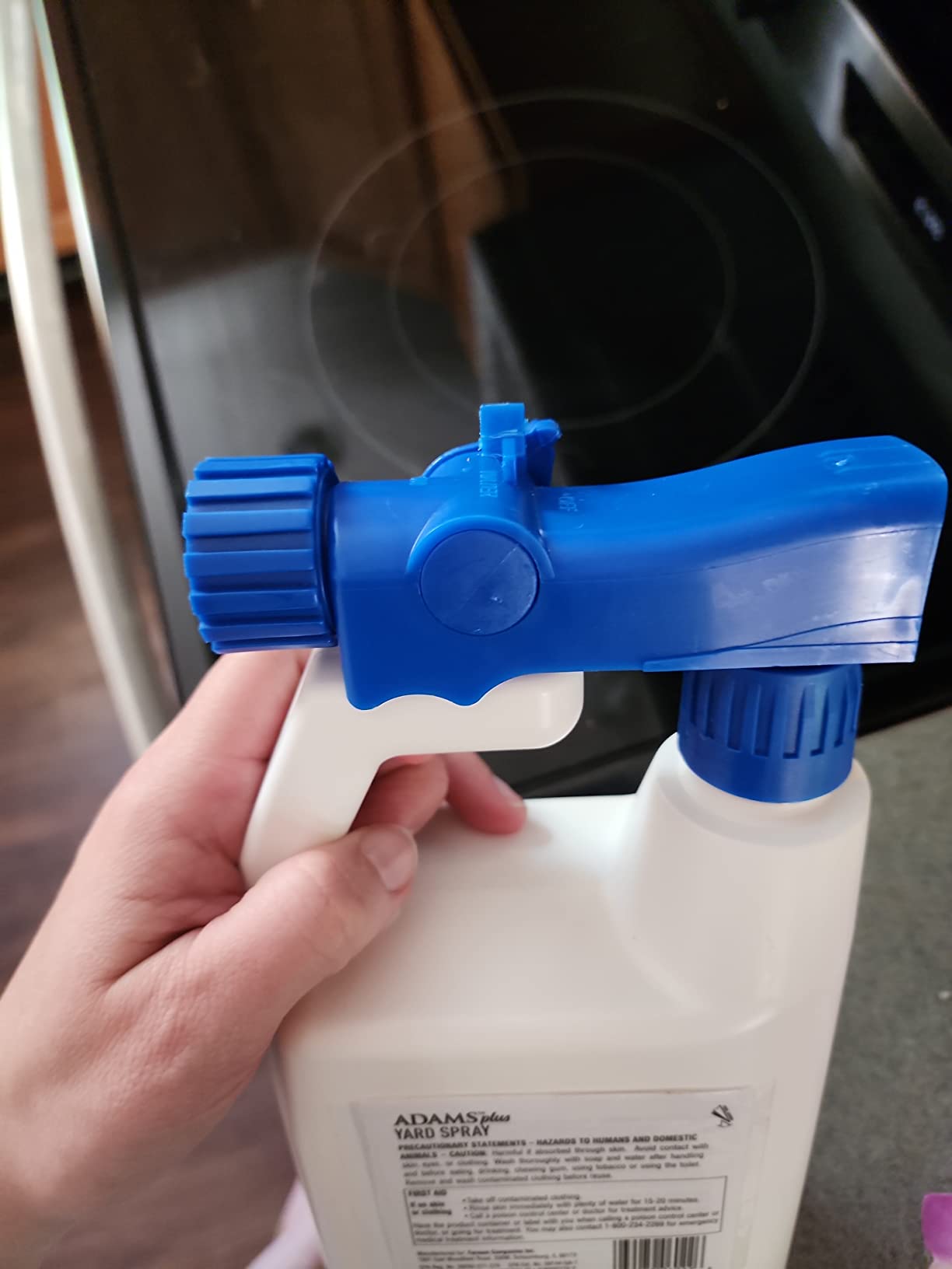 ADAMS Plus Yard Spray, Kills Fleas, Ticks, Mosquitoes, Ants and Many Other Listed Nuisance Pests in Outdoor Areas, Treats Up to 5,000 Square Feet, Easy to Use Hose-End Spray, 32 Fluid Ounces - Customer Photo 2