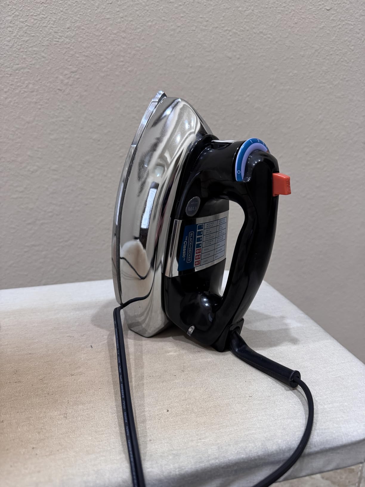 BLACK+DECKER The Classic Iron, F67E-T, Aluminum Soleplate, Steam or Dry Ironing, 7 Temperature Settings, Anti-Drip - Customer Photo 2