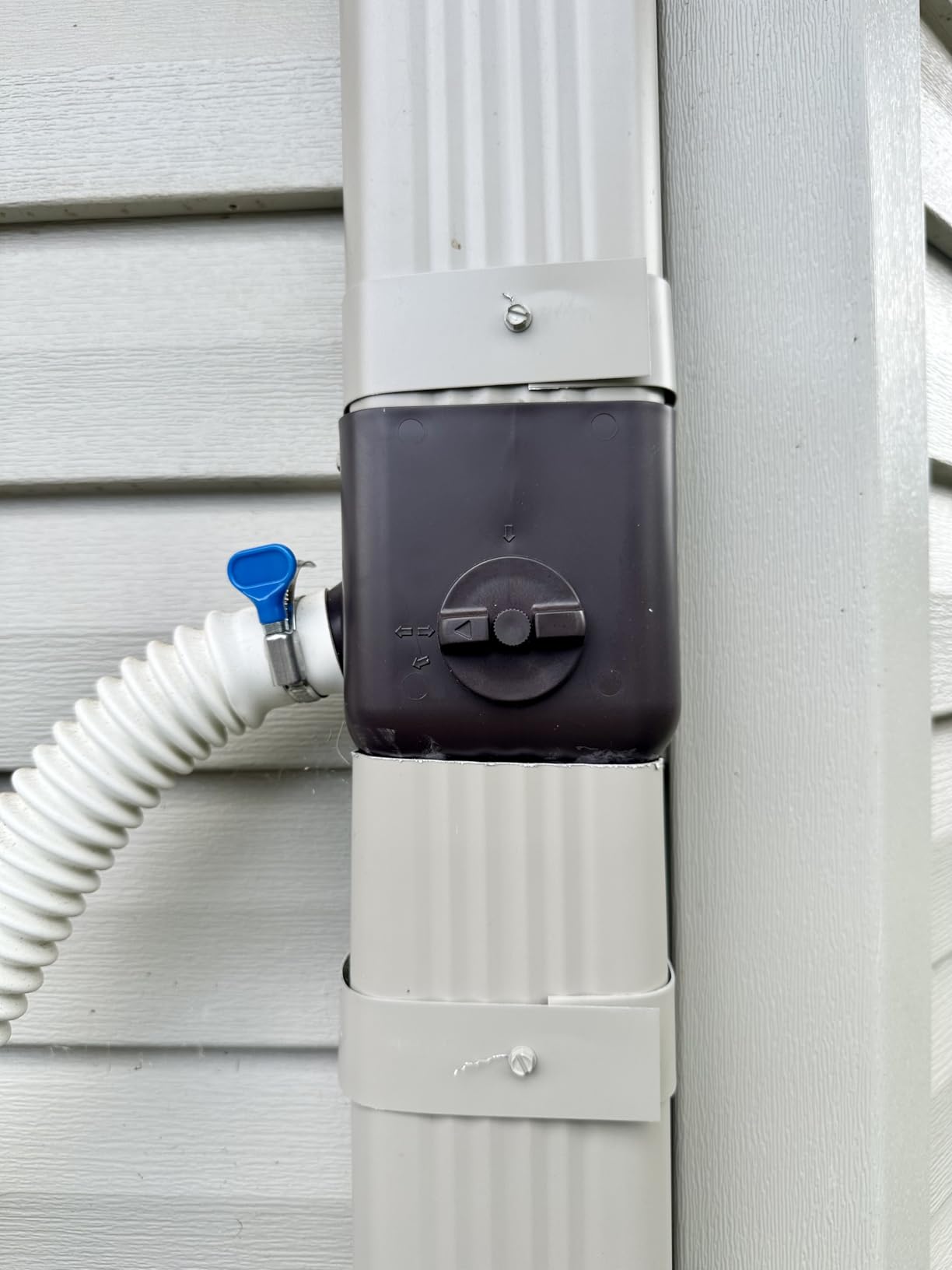 RTS Home Accents 50-Gallon Rain Barrel with Brass Spigot, Flat Back Rain Water Collection Barrel, Walnut Color - Customer Photo 2