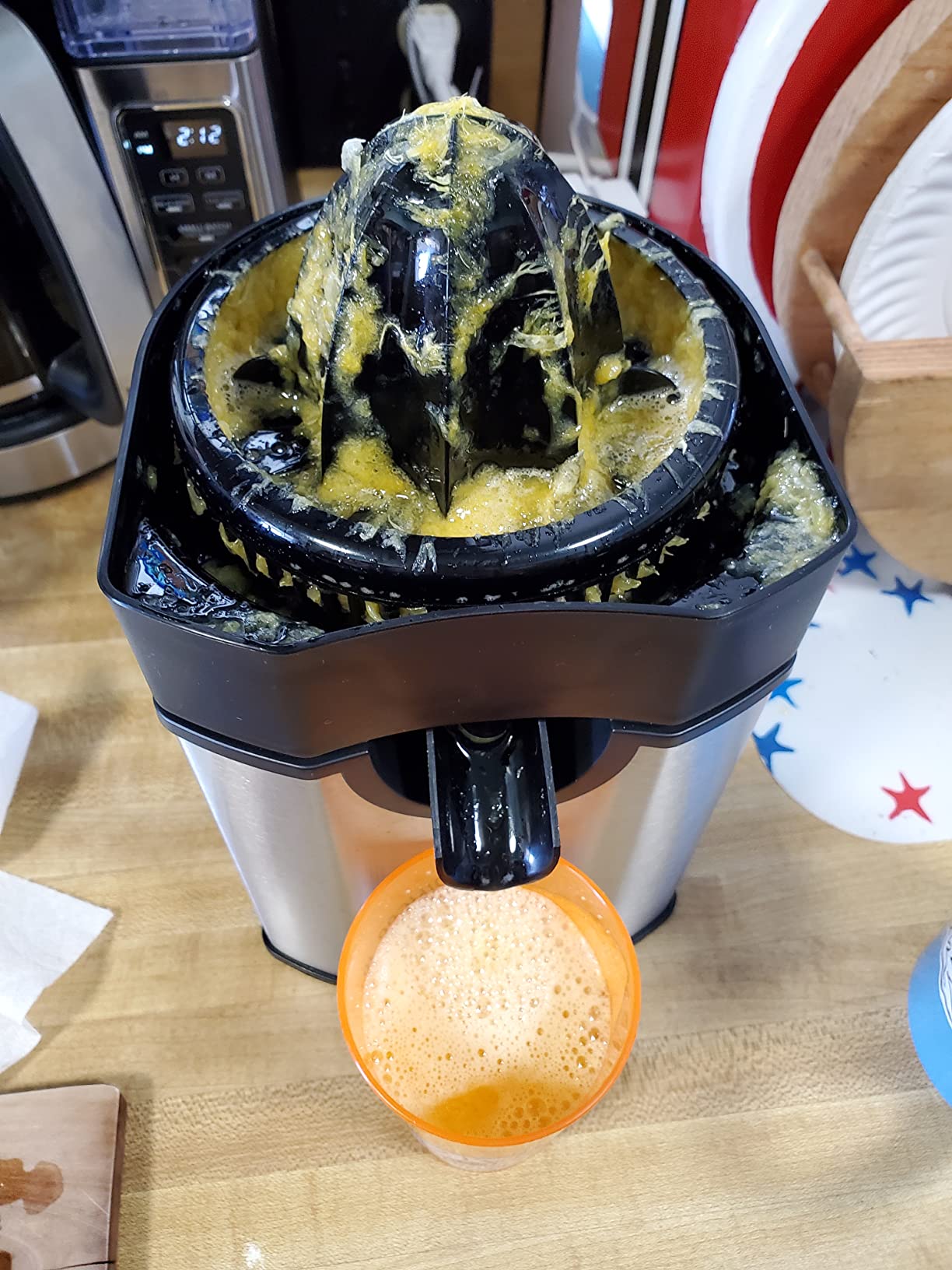 Cuisinart Pulp Control Citrus Juicer, Orange Juicer Squeezer and Lemon Squeezer with 3 Pulp Control Settings, Accommodates Small Limes and Large Grapefruits, CCJ-500P1, Black/Stainless Steel - Customer Photo 1