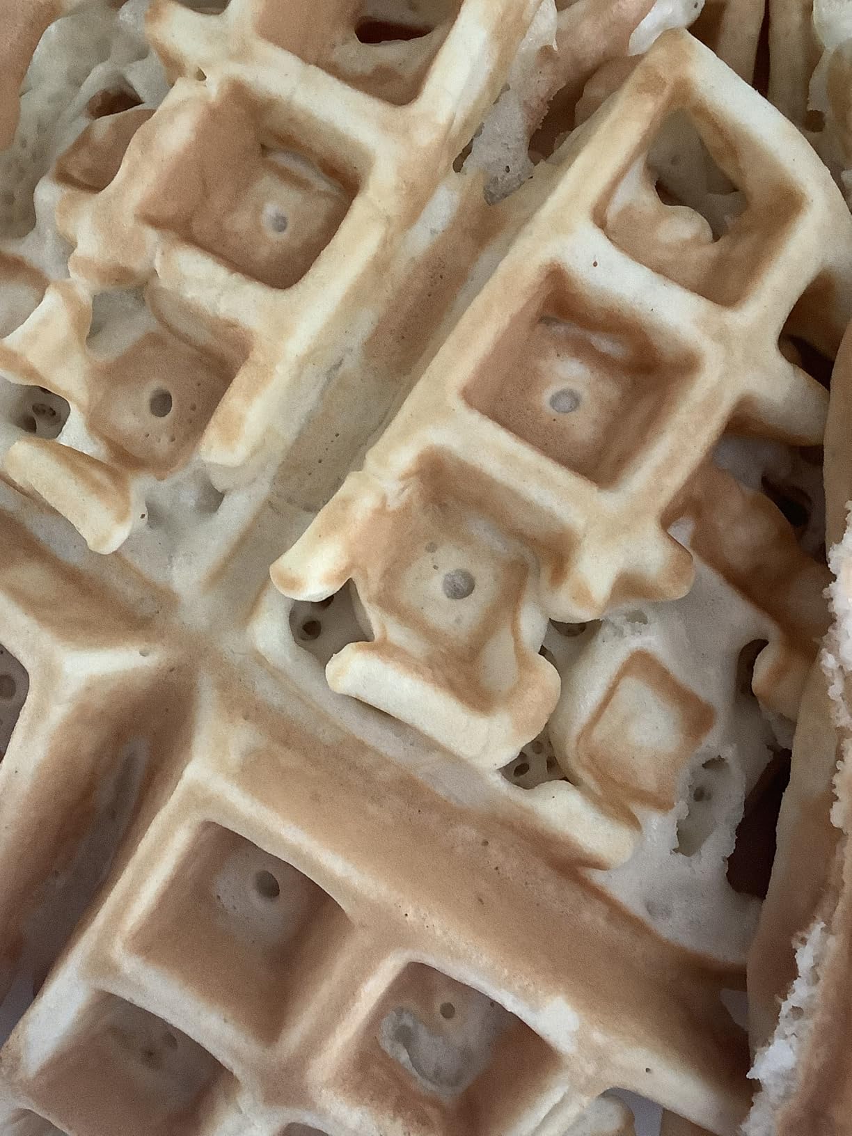 bella Classic Rotating Belgian Waffle Maker with Nonstick Plates, Removable Drip Tray, Adjustable Browning Control and Cool Touch Handles, Black - Customer Photo 2