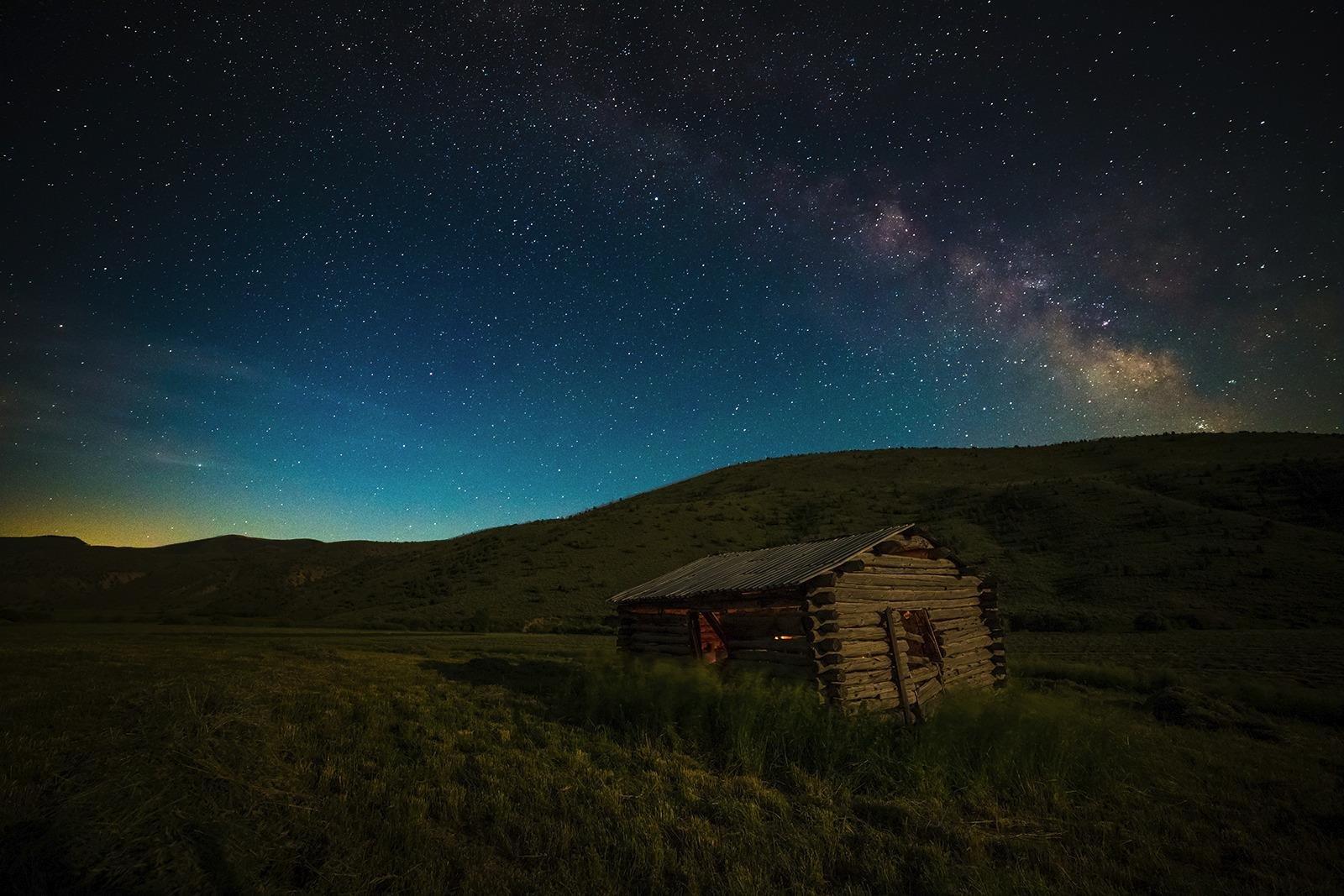 Samyang 14mm F2.8 Full Frame Ultra Wide Angle Lens for Canon-EF - Built-In AE Chip, Manual Focus, Low Distortion, Wide Aperture, Petal Hood, One Size (Black) - Customer Photo 2