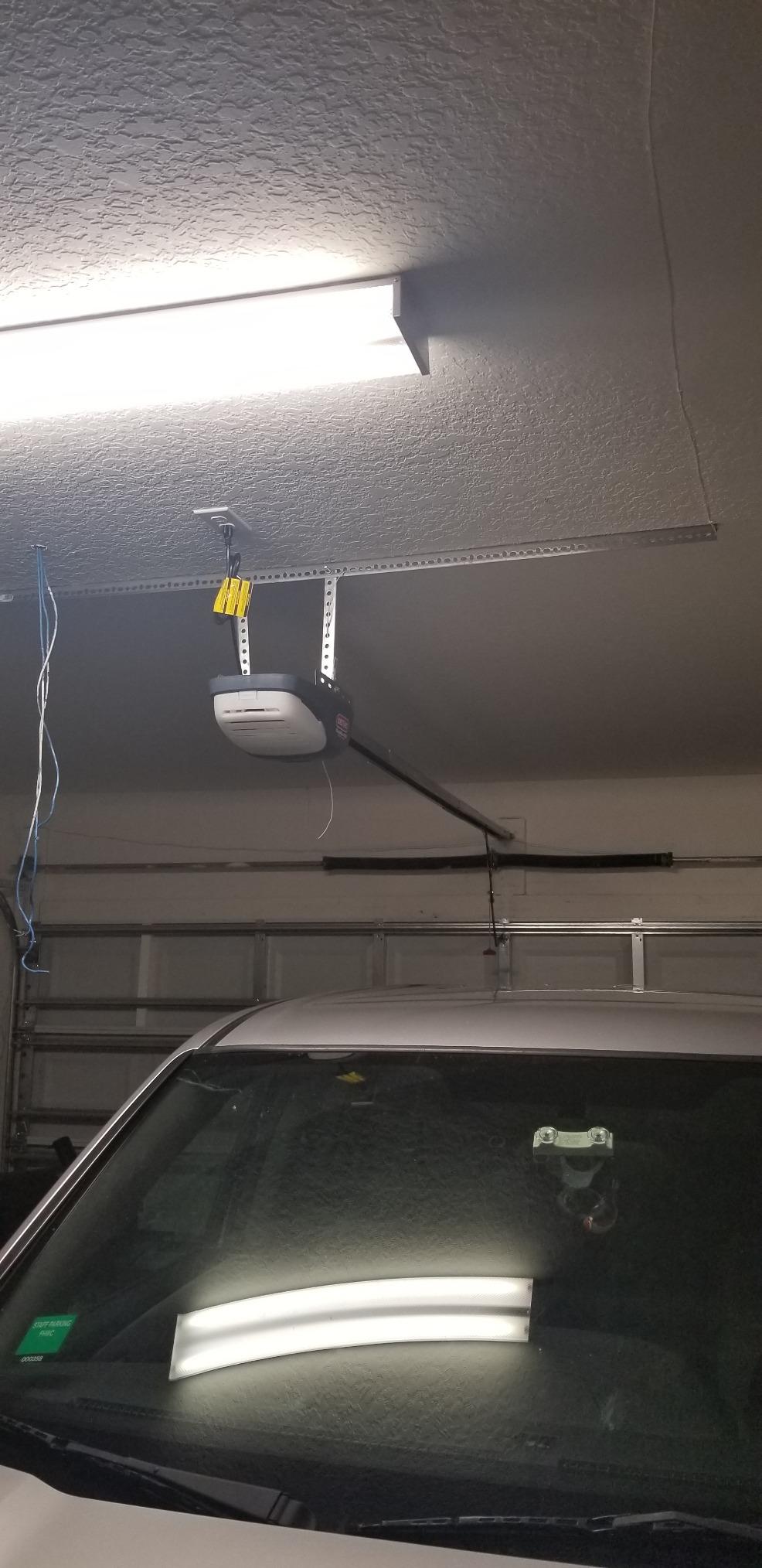 Genie ChainMax 1000 Garage Door Opener - Durable Chain Drive - Includes two 3-Button Pre-Programmed Remotes,Wall Console, Wireless Keypad, Safe-T-Beams - Model 3022-TKH, 140V DC Motor,Gray - Customer Photo 2