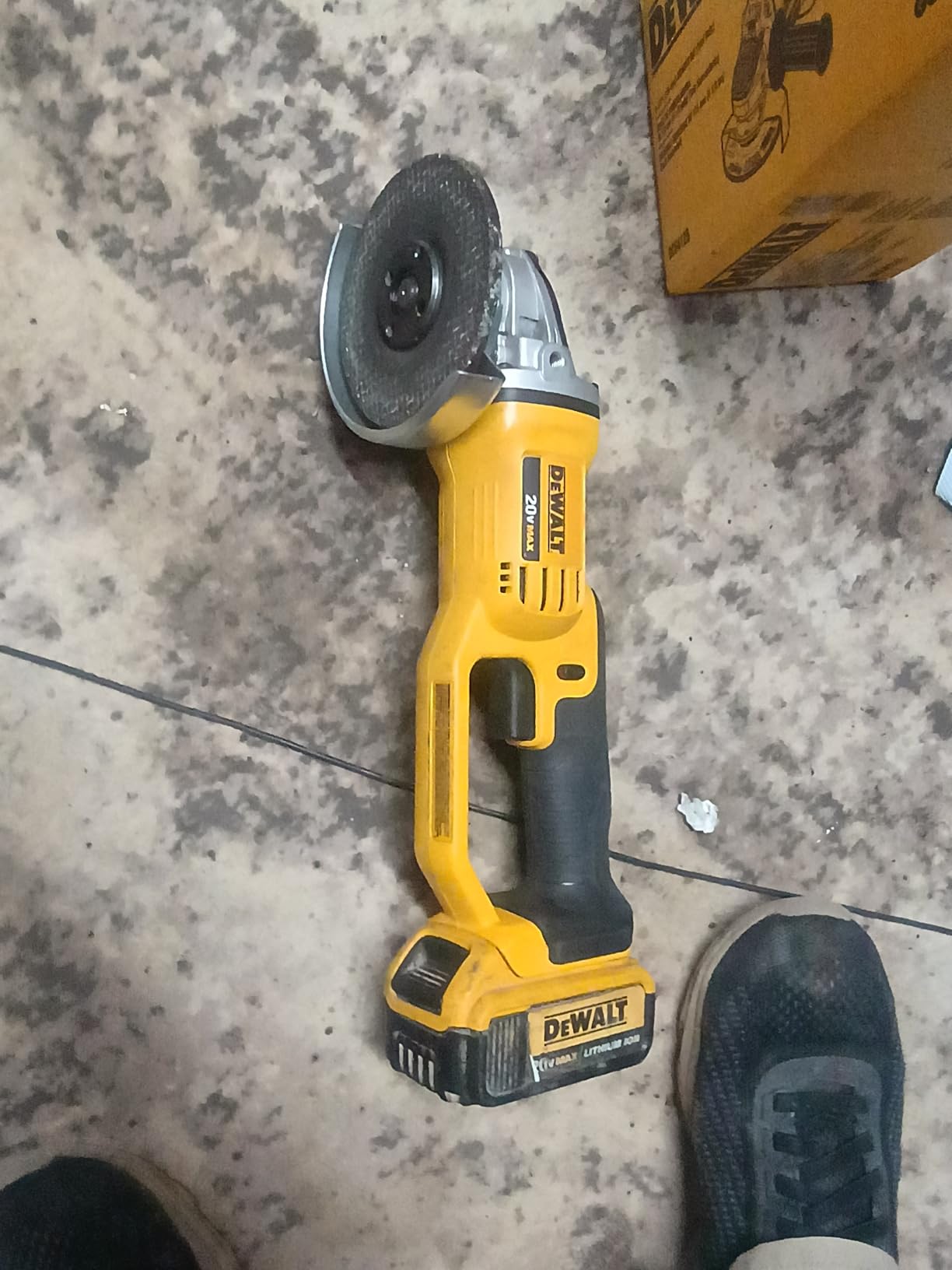 DEWALT DCG412B 20V MAX* Lithium Ion 4-1/2