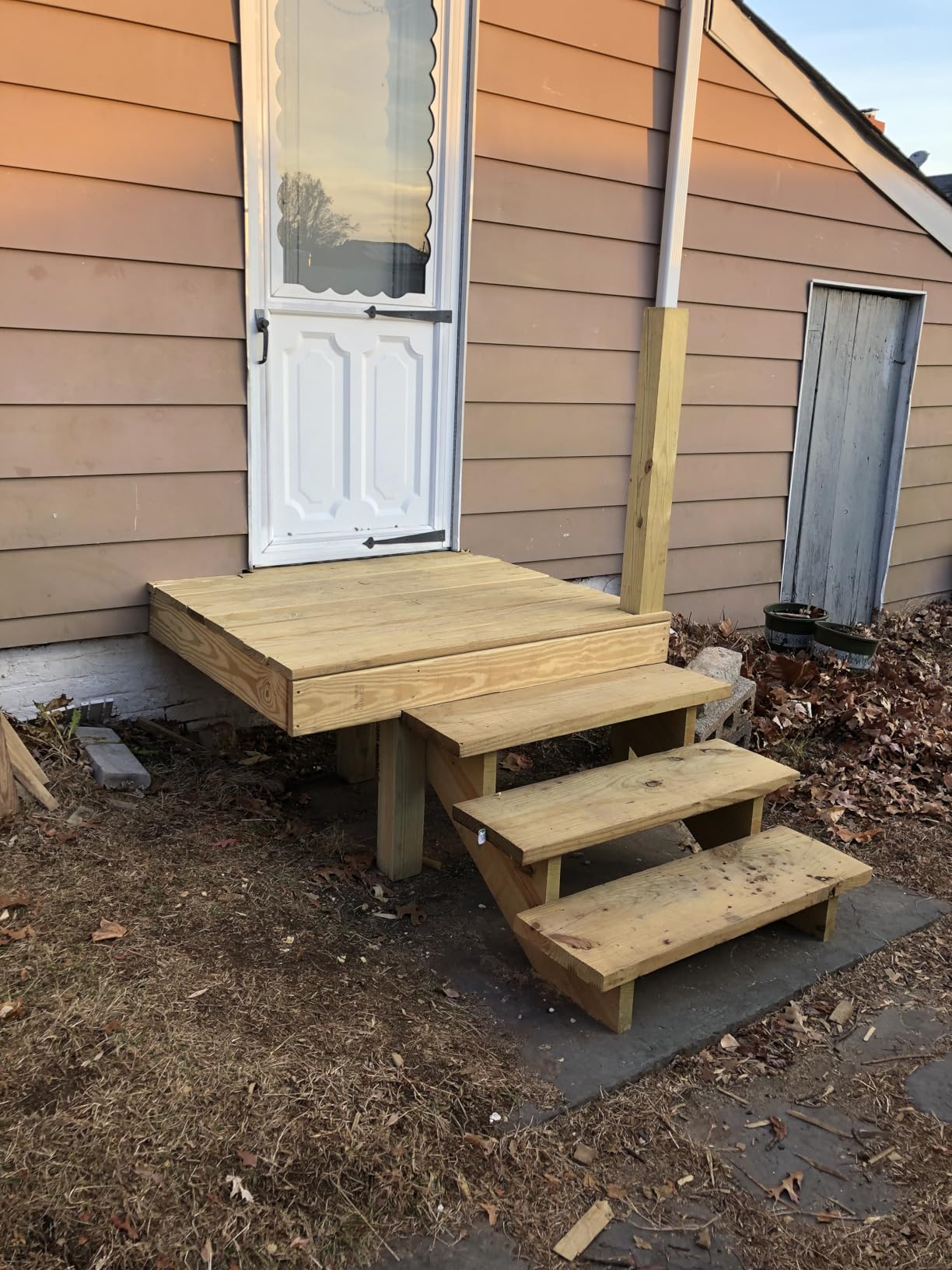 DEWALT 20V MAX Circular Saw, Cordless Sidewinder Style Portable, 6-1/2-Inch Blade, 5150 RPM, 0-50 Degree Bevel Capability, Battery Not Included (DCS391B) - Customer Photo 2