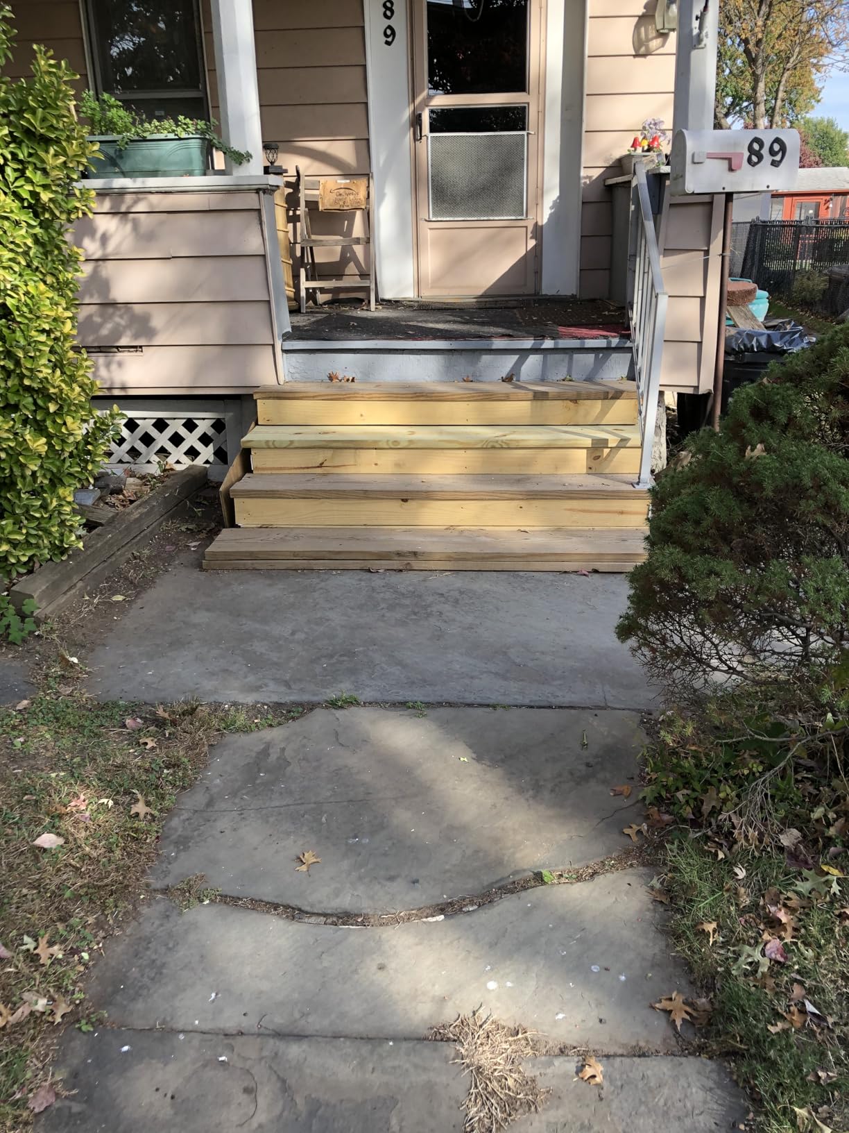 DEWALT 20V MAX Circular Saw, Cordless Sidewinder Style Portable, 6-1/2-Inch Blade, 5150 RPM, 0-50 Degree Bevel Capability, Battery Not Included (DCS391B) - Customer Photo 2