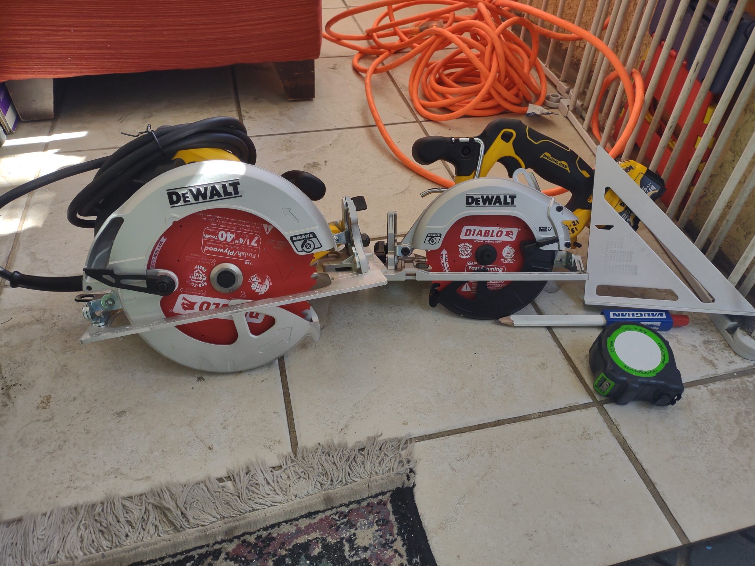 DEWALT Circular Saw, 7-1/4 inch, Pivoting with up to 57 Degree Bevel, Corded (DWE575SB) - Customer Photo 2