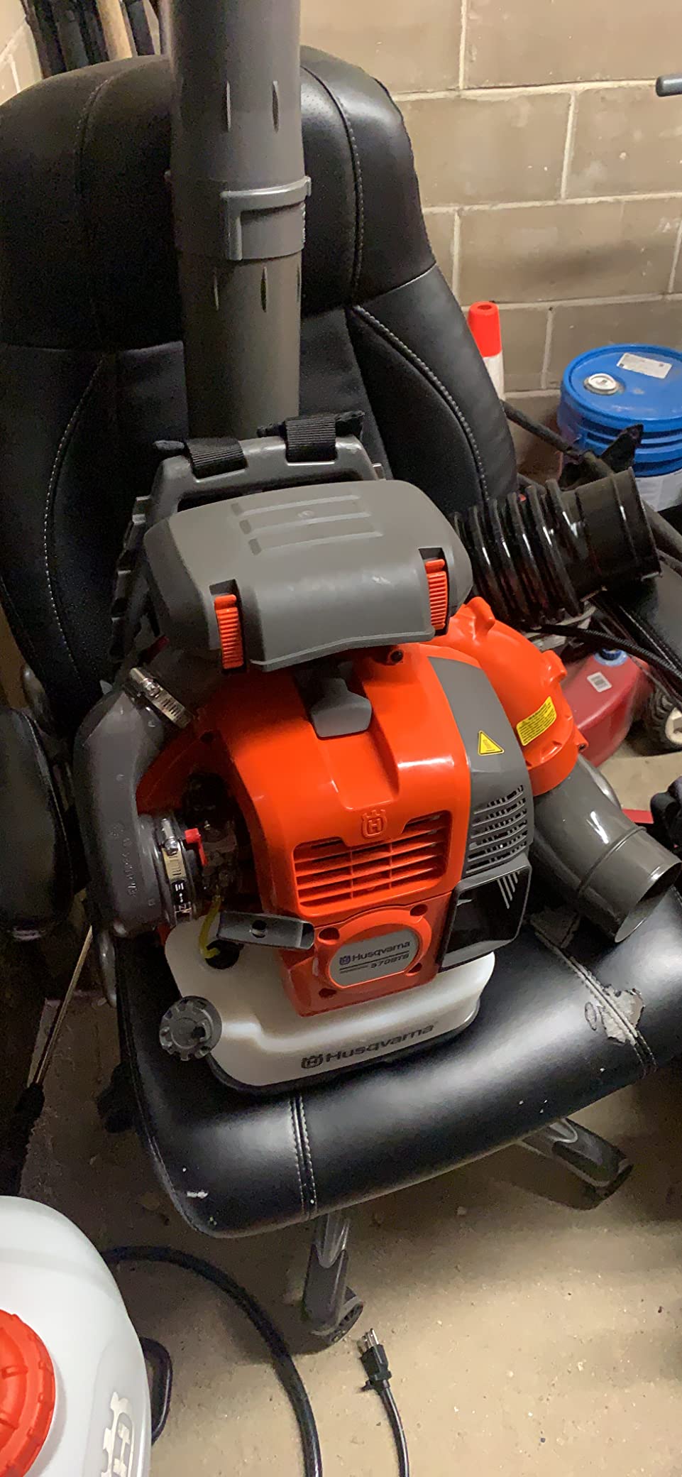 Husqvarna 570BTS Backpack Leaf Blower, Ergonomic Design, Gas Leaf Blower | 66-cc 4-HP 2-cycle gas leaf blower, 972-CFM, 236-MPH, 37-N, powerful clearing performance with air purge and cruise control customer photo 1