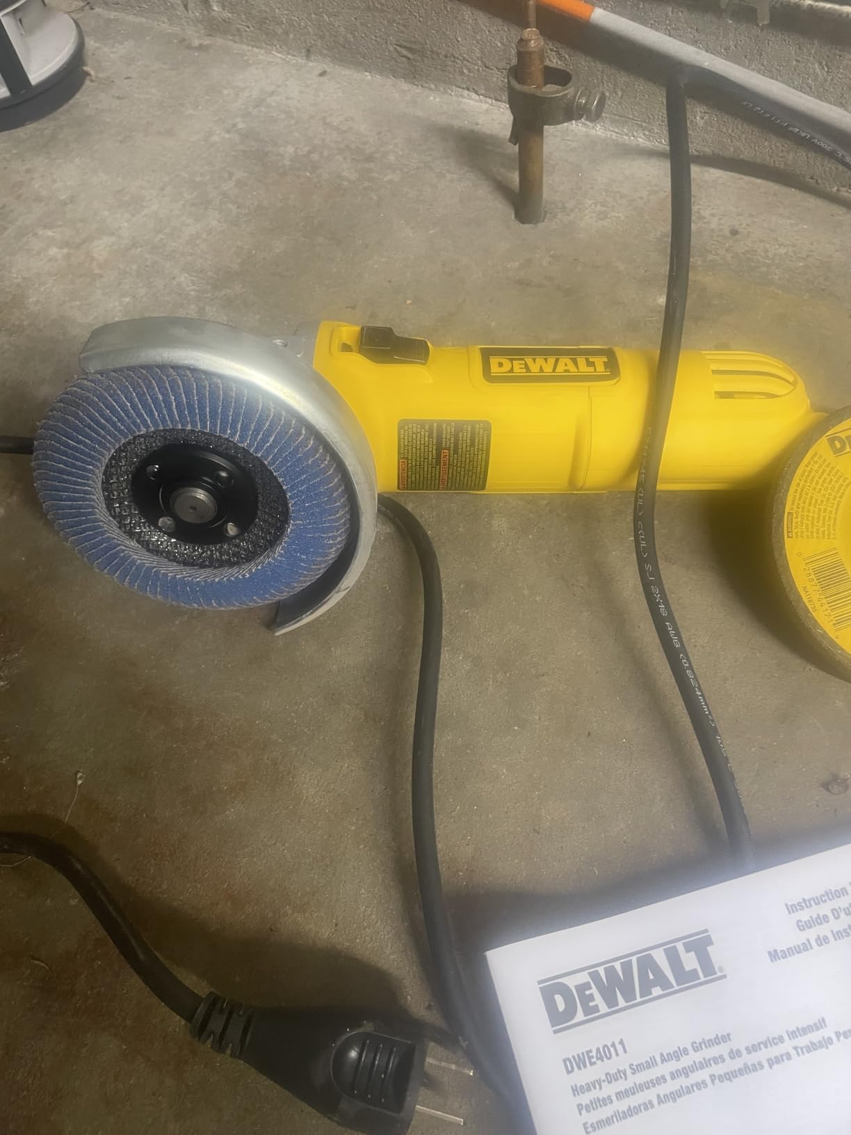 DEWALT Angle Grinder, One-Touch Guard, 4-1/2 -Inch (DWE4011) - Customer Photo 1