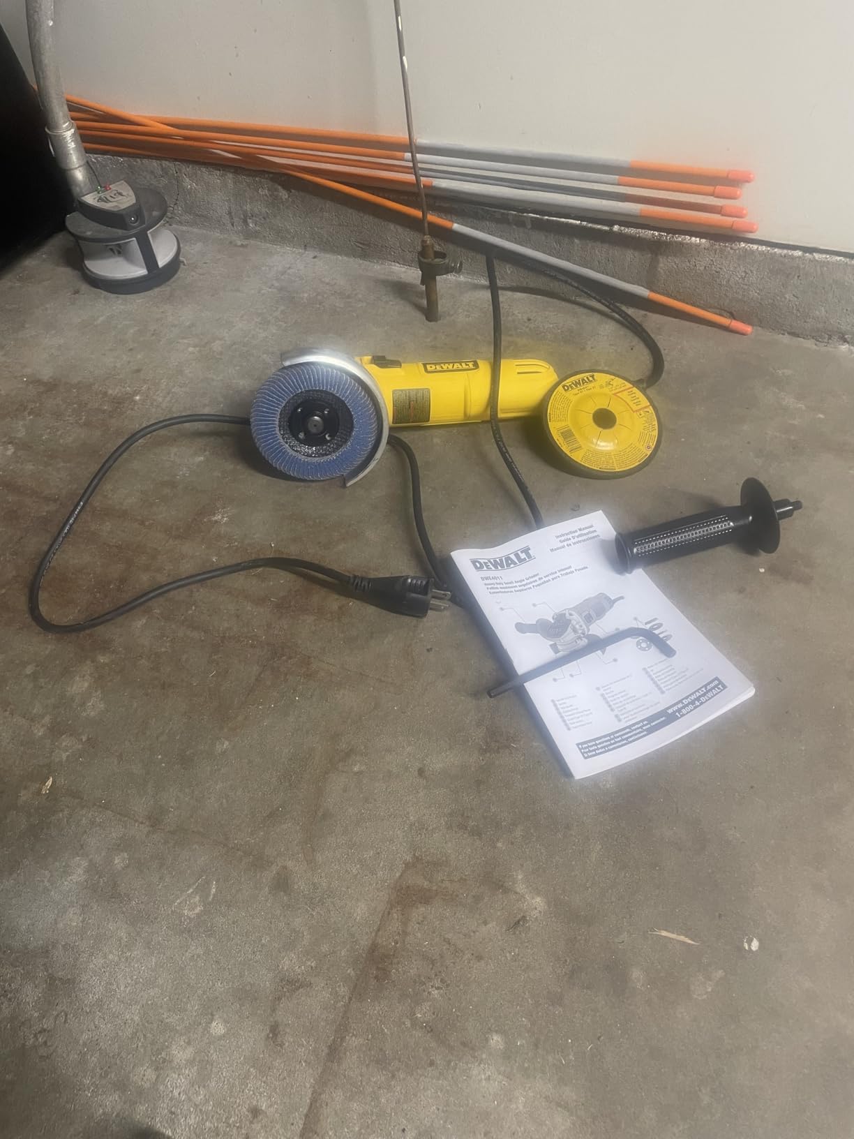 DEWALT Angle Grinder, One-Touch Guard, 4-1/2 -Inch (DWE4011) - Customer Photo 2